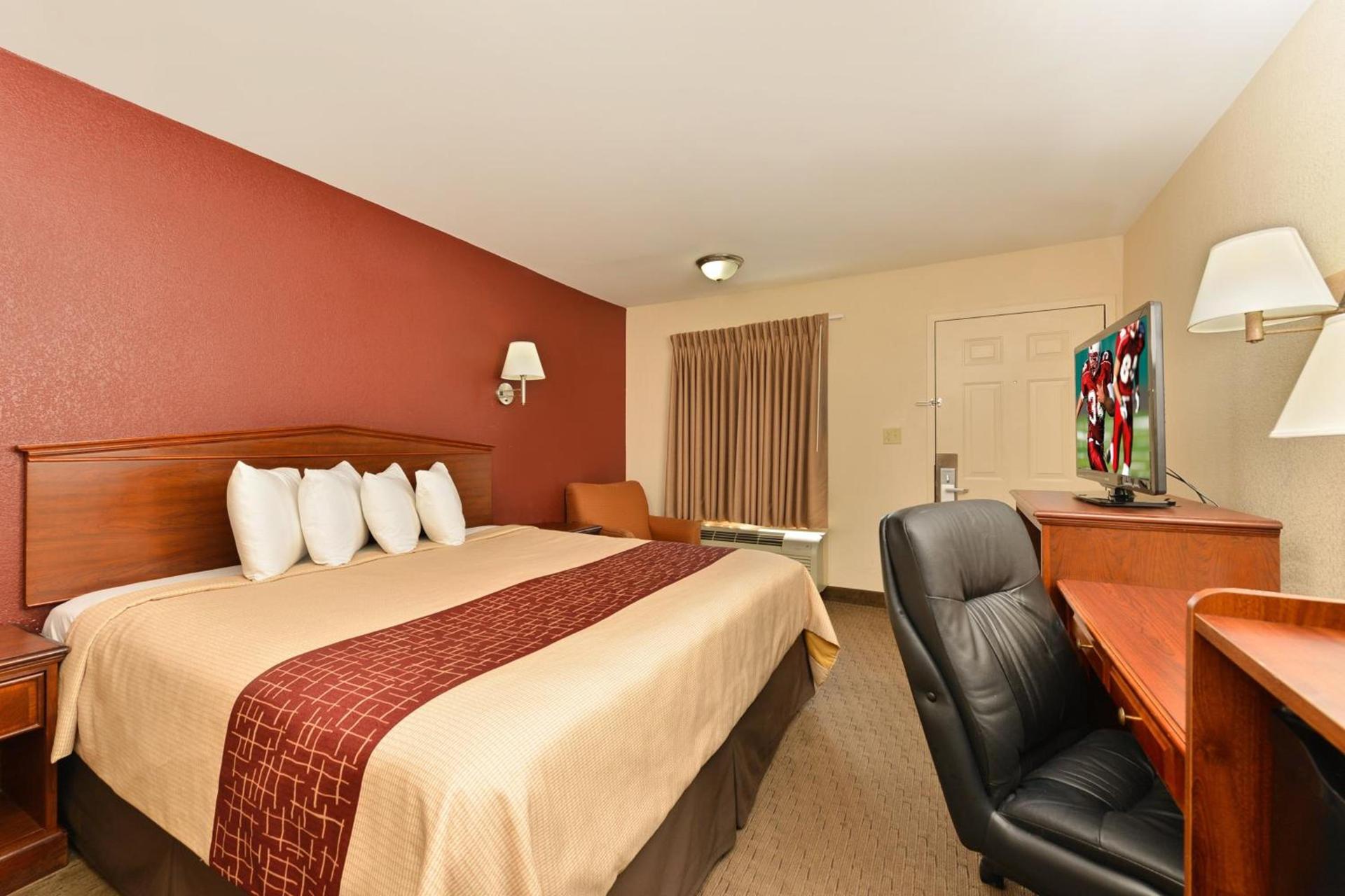 Red Roof Inn Dalton photo 20