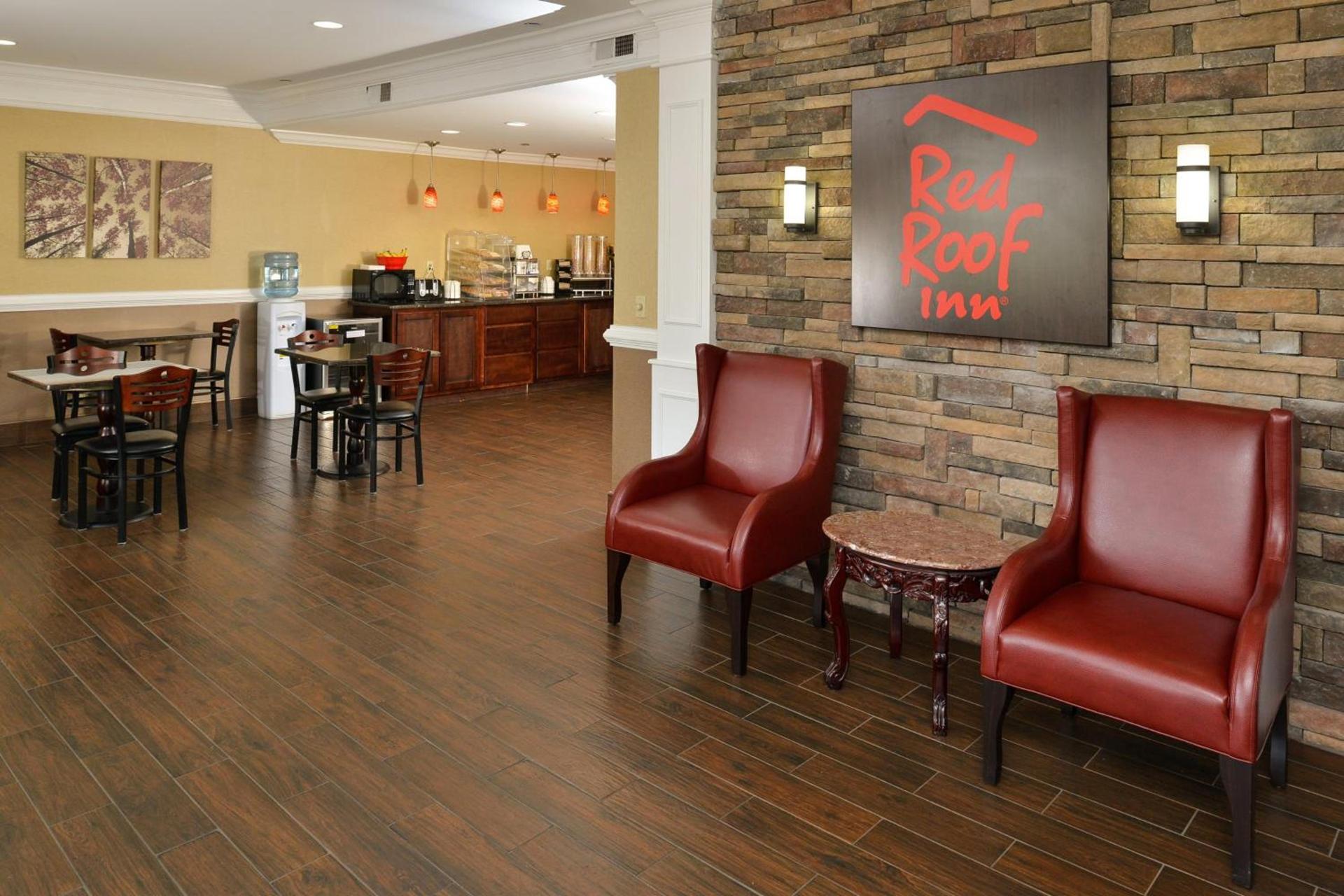 Red Roof Inn Dalton photo 7