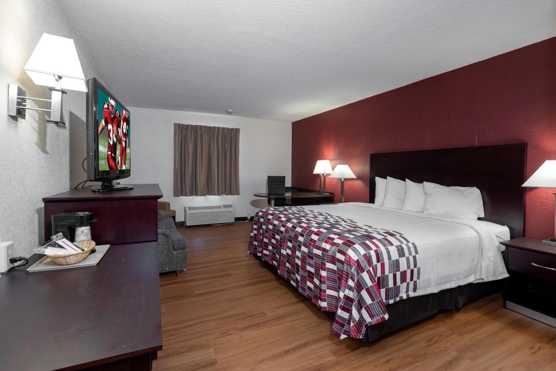 Red Roof Inn Warrenton photo 14