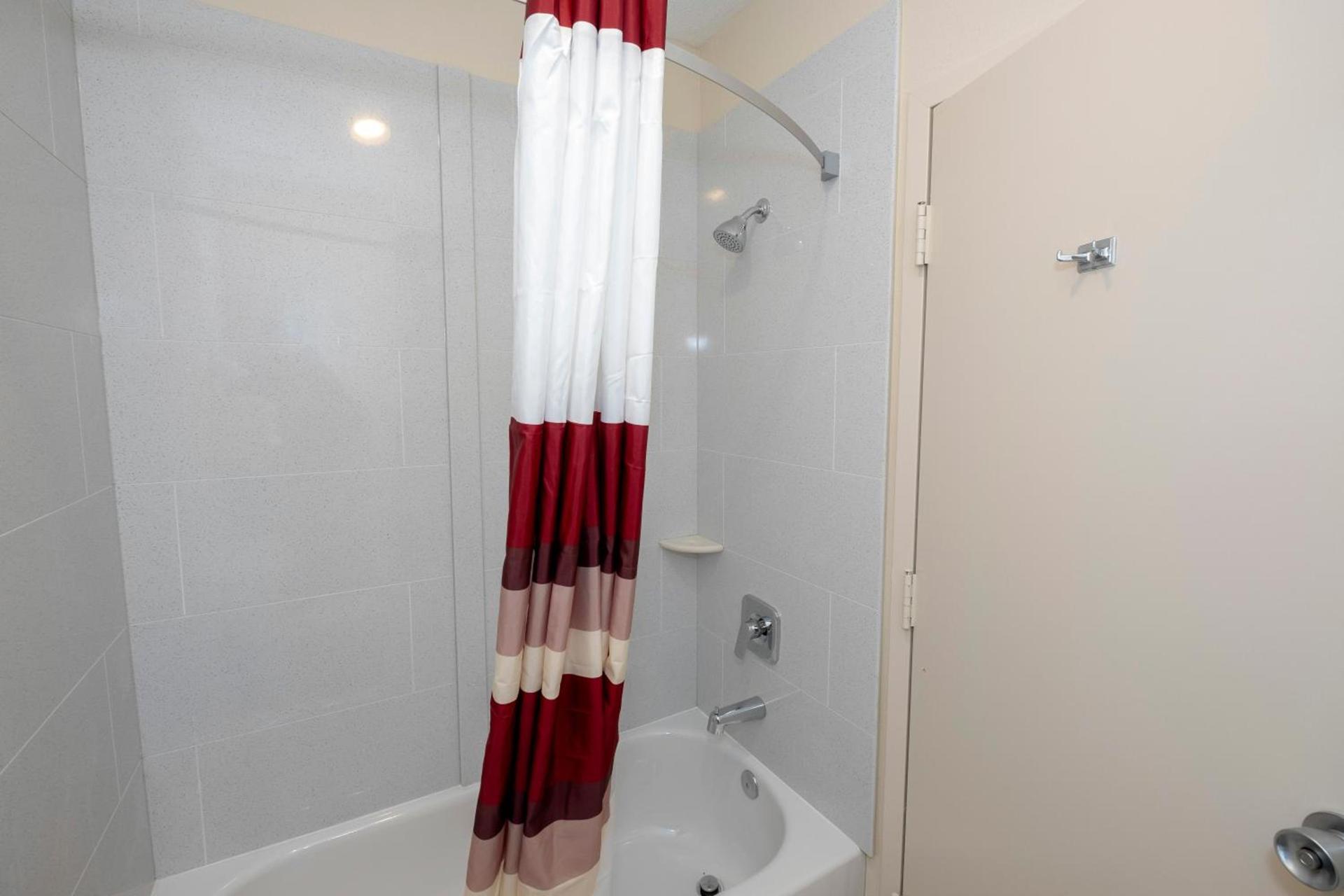 Red Roof Inn Warrenton photo 29
