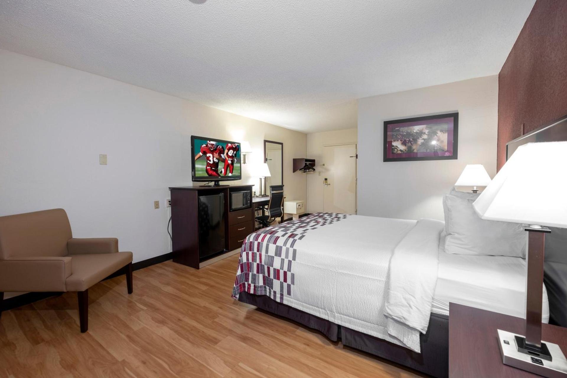 Red Roof Inn Warrenton photo 22