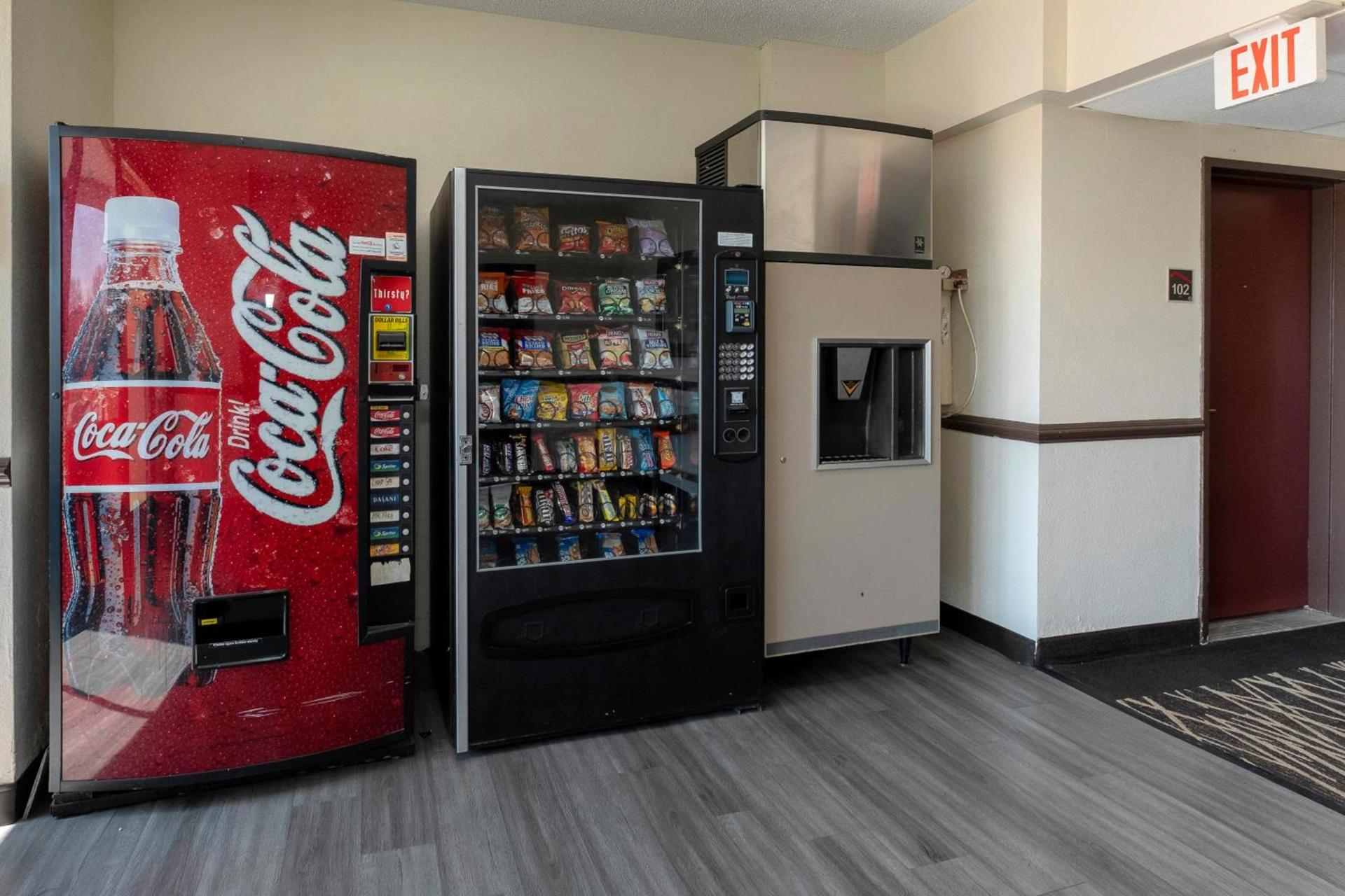 Red Roof Inn Warrenton photo 11