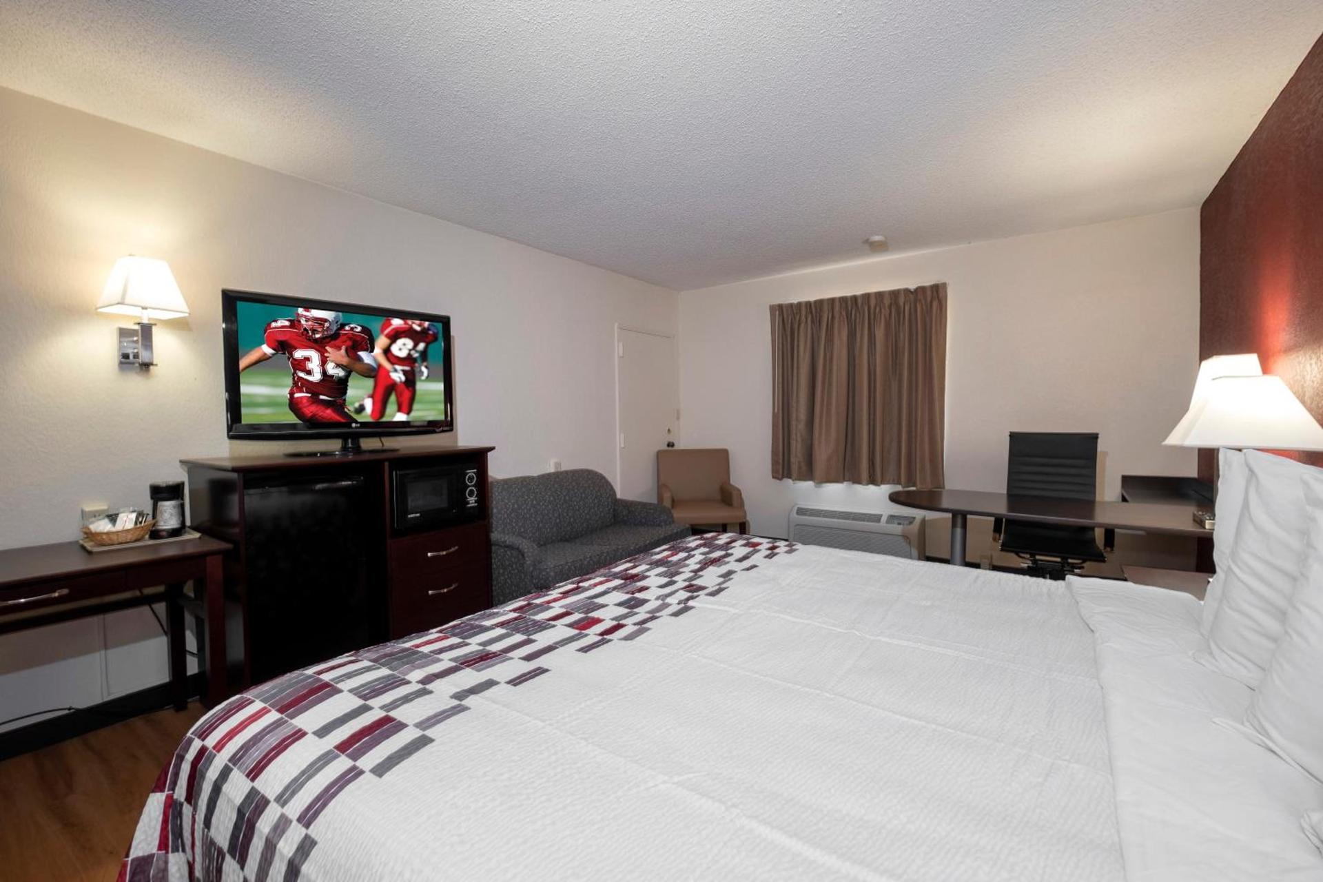 Red Roof Inn Warrenton photo 15