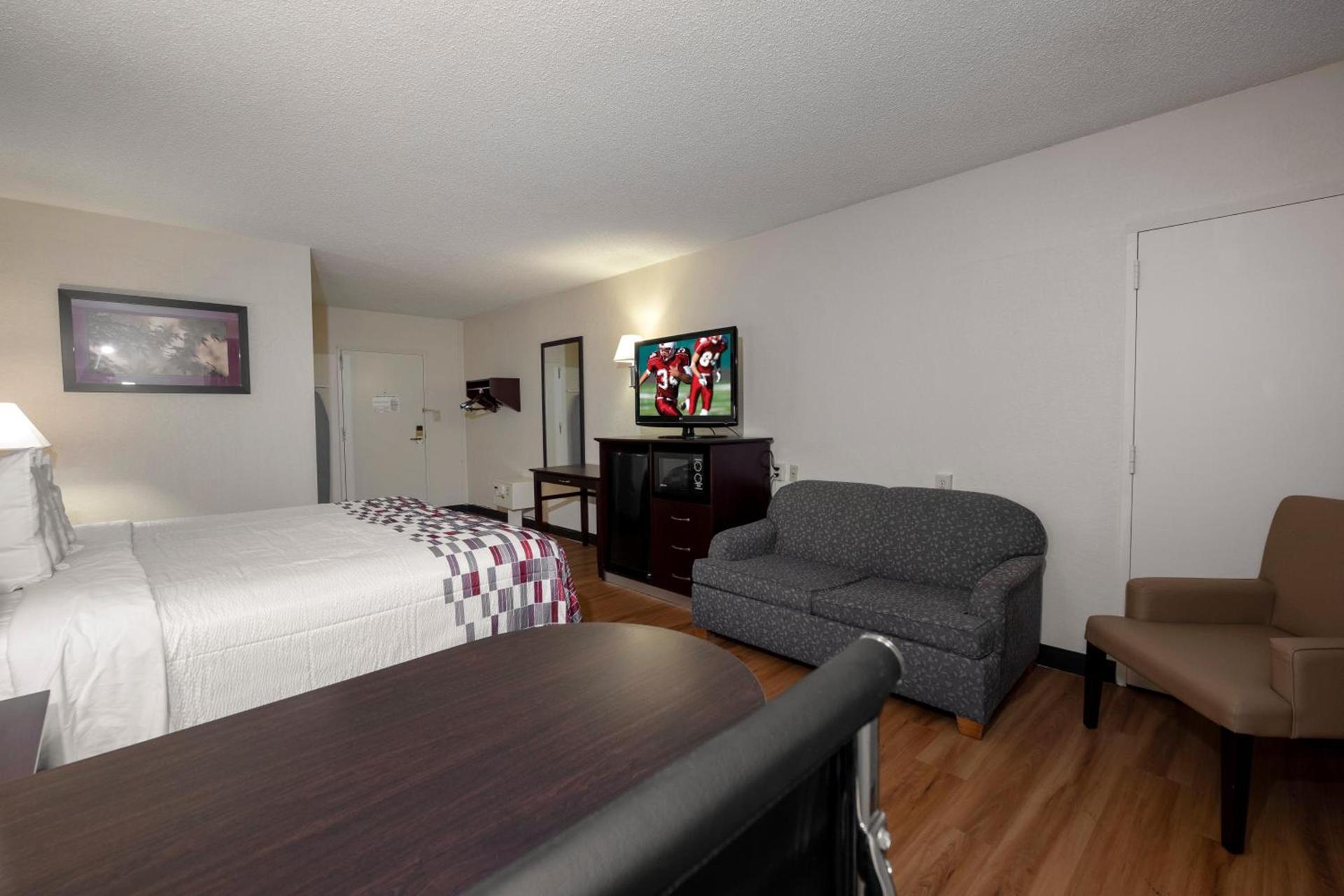 Red Roof Inn Warrenton photo 16