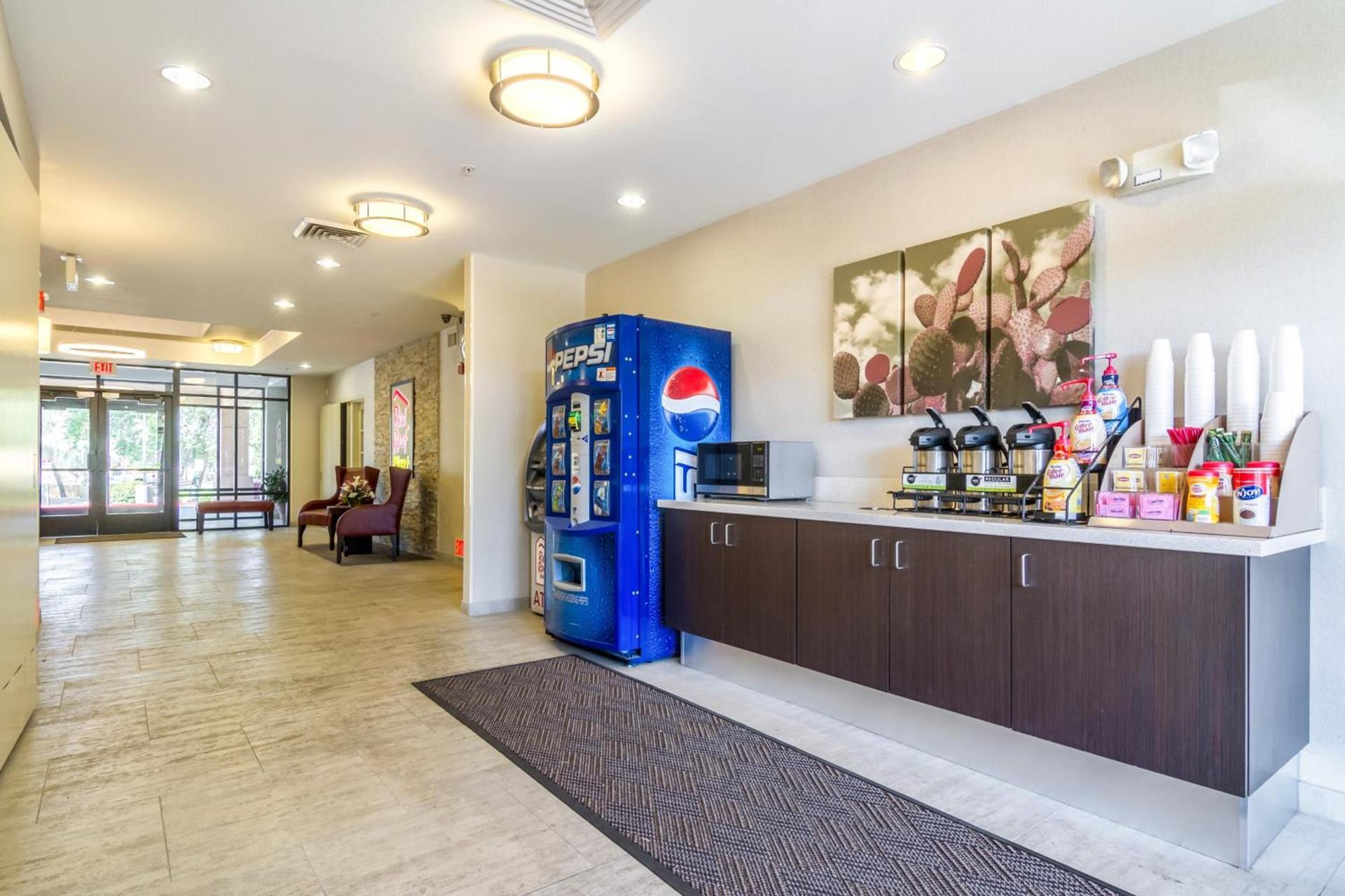 Red Roof Inn PLUS+ Tempe - Phoenix Airport photo 9