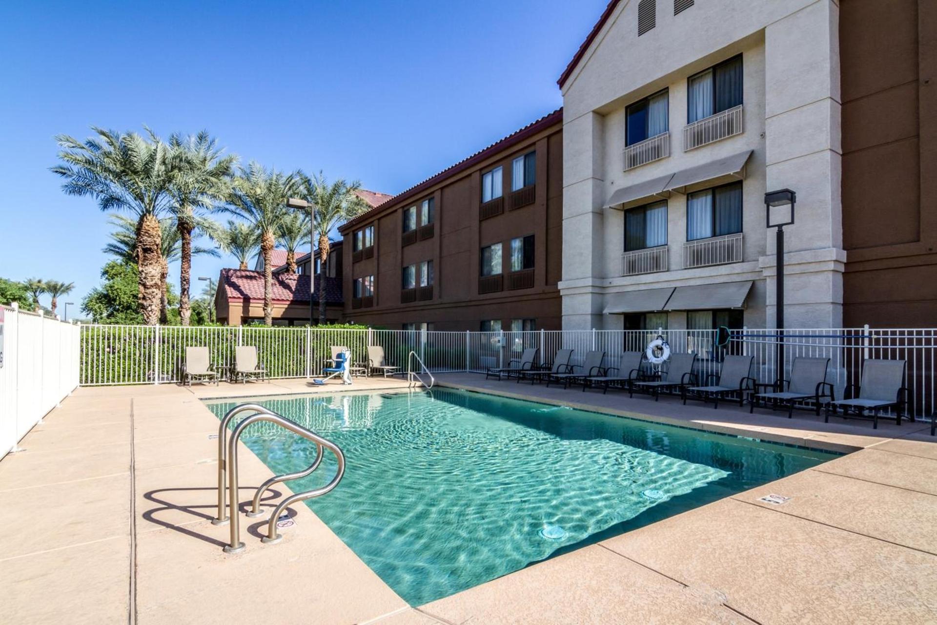Red Roof Inn PLUS+ Tempe - Phoenix Airport photo 6