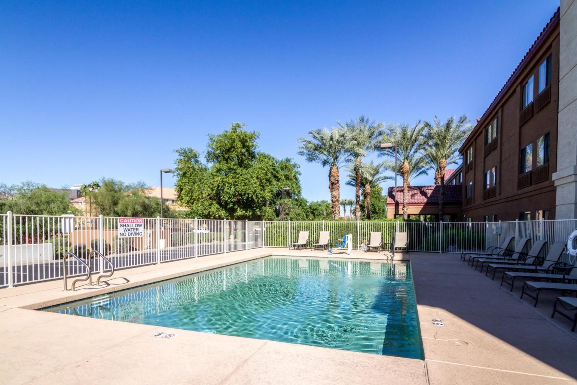 Red Roof Inn PLUS+ Tempe - Phoenix Airport photo 7