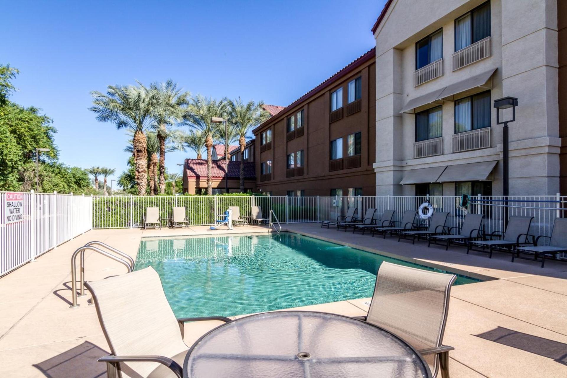 Red Roof Inn PLUS+ Tempe - Phoenix Airport photo 5