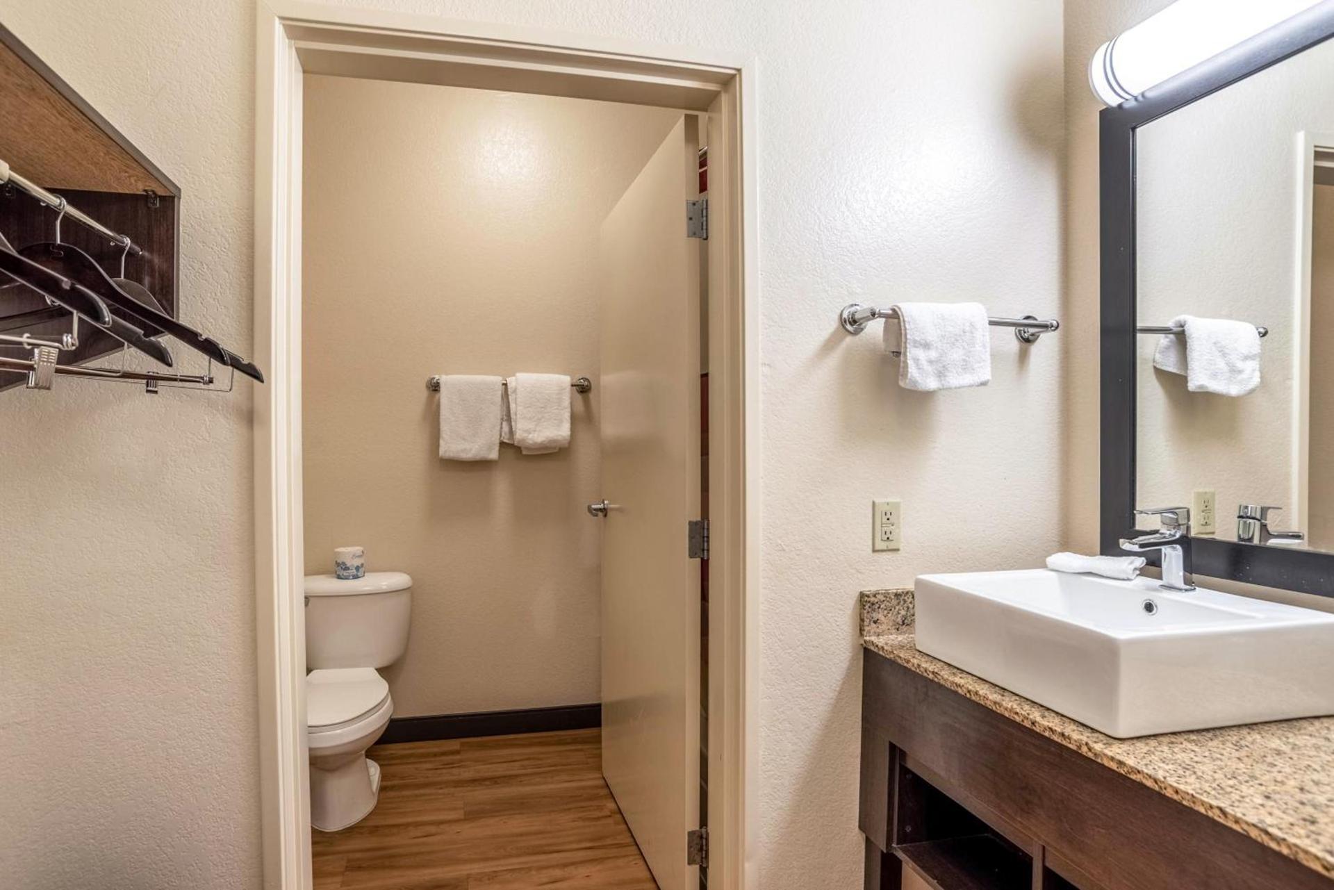 Red Roof Inn PLUS+ Tempe - Phoenix Airport photo 34