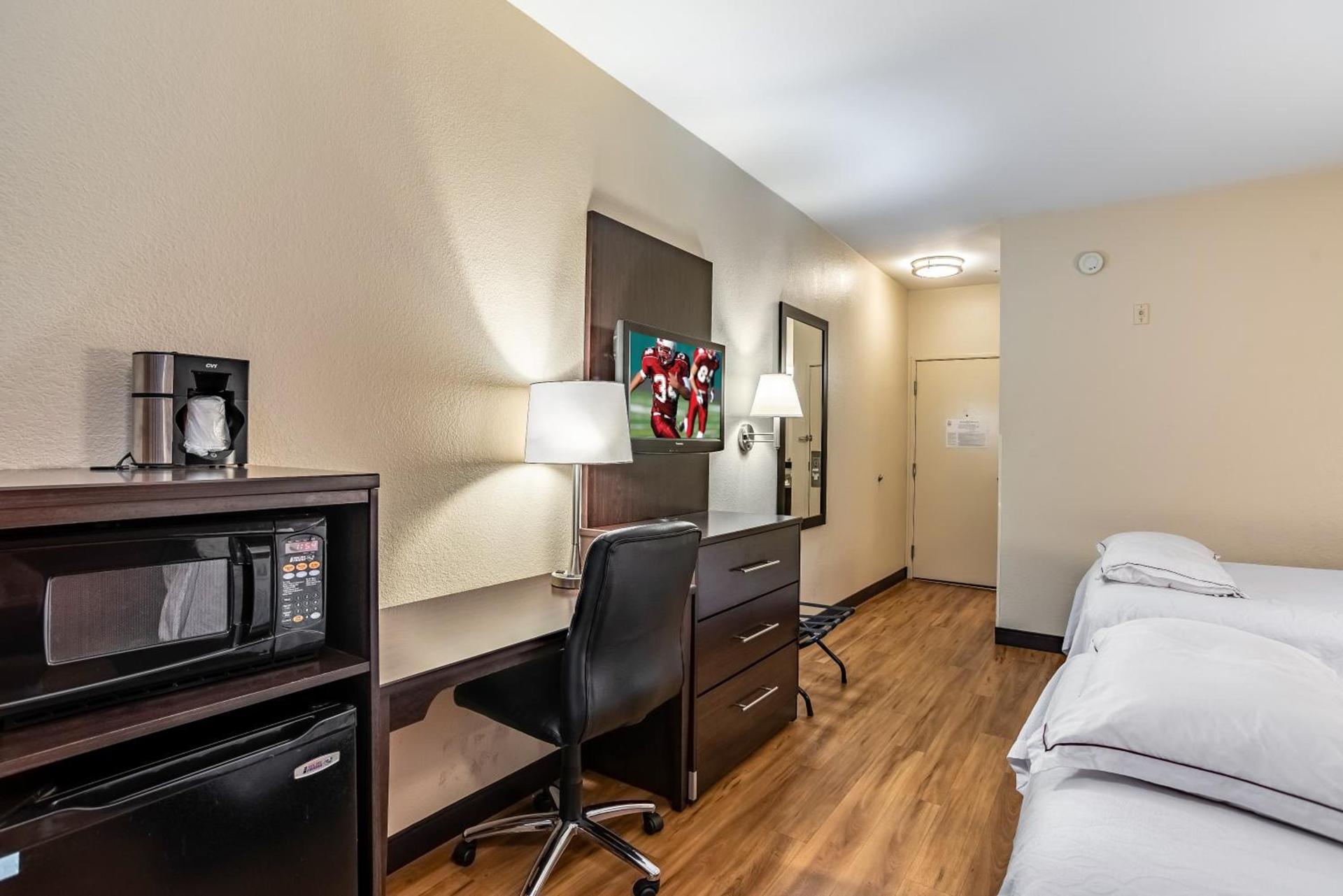 Red Roof Inn PLUS+ Tempe - Phoenix Airport photo 19