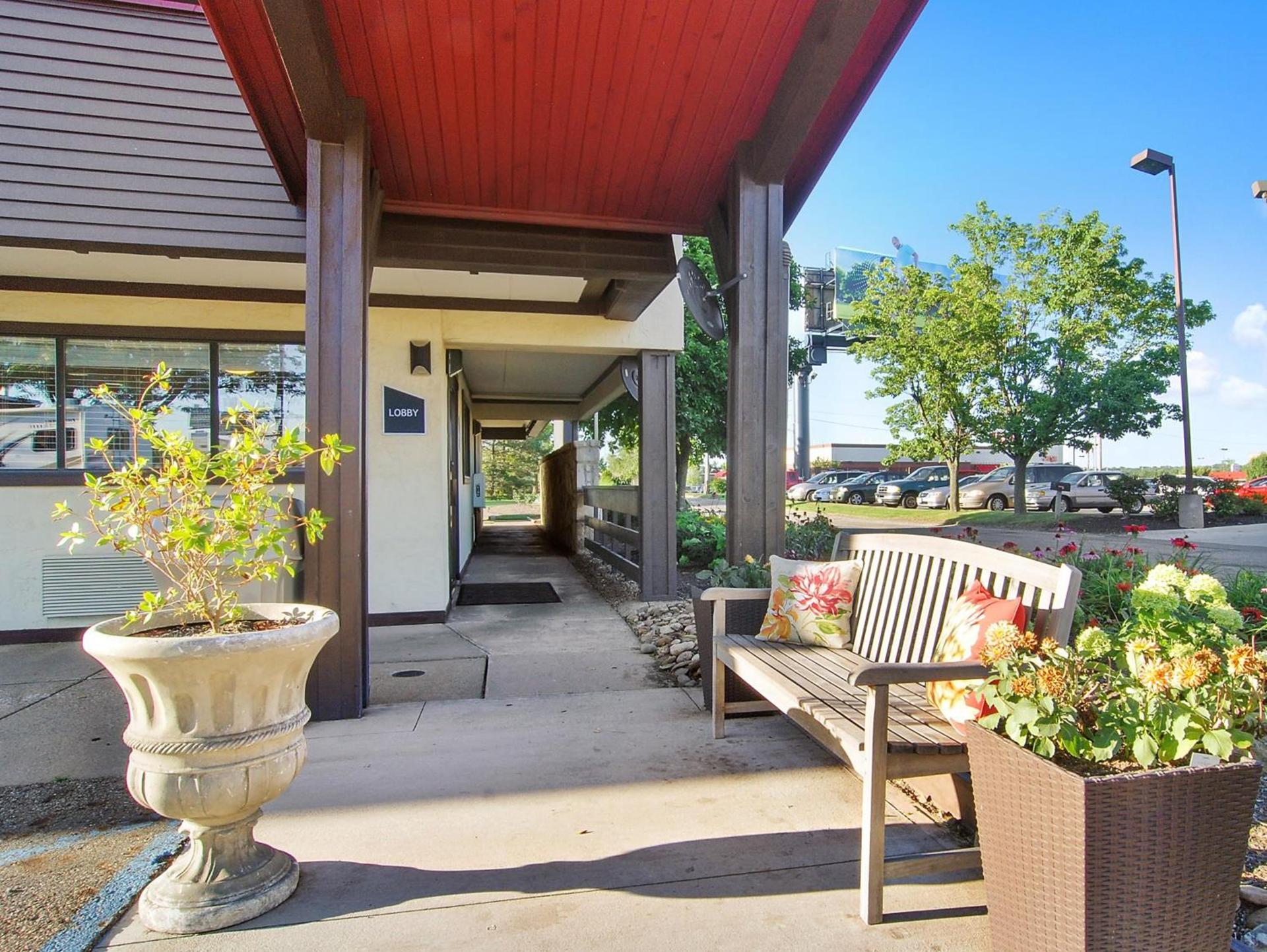 Red Roof Inn Canton photo 2