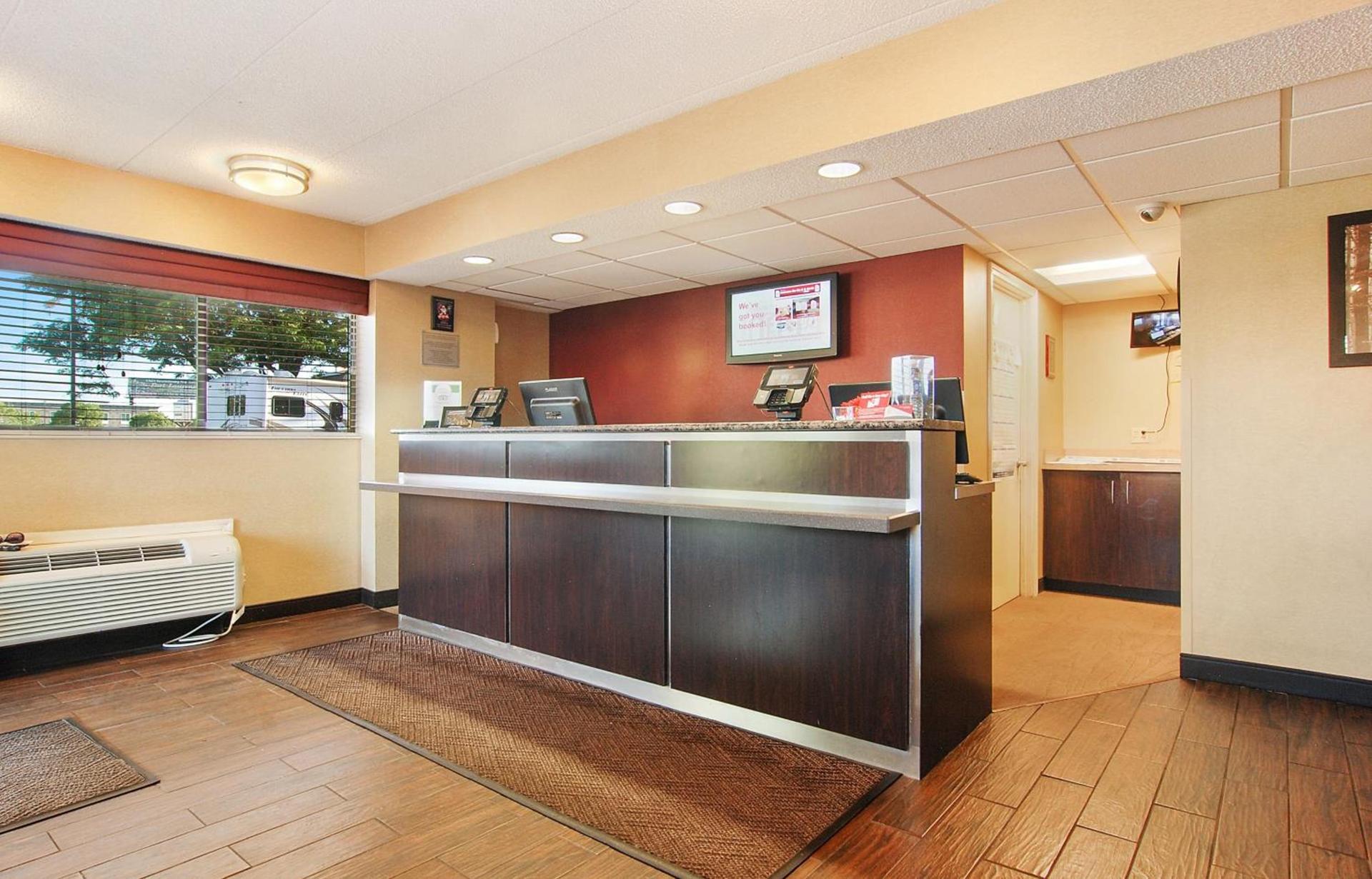 Red Roof Inn Canton photo 6
