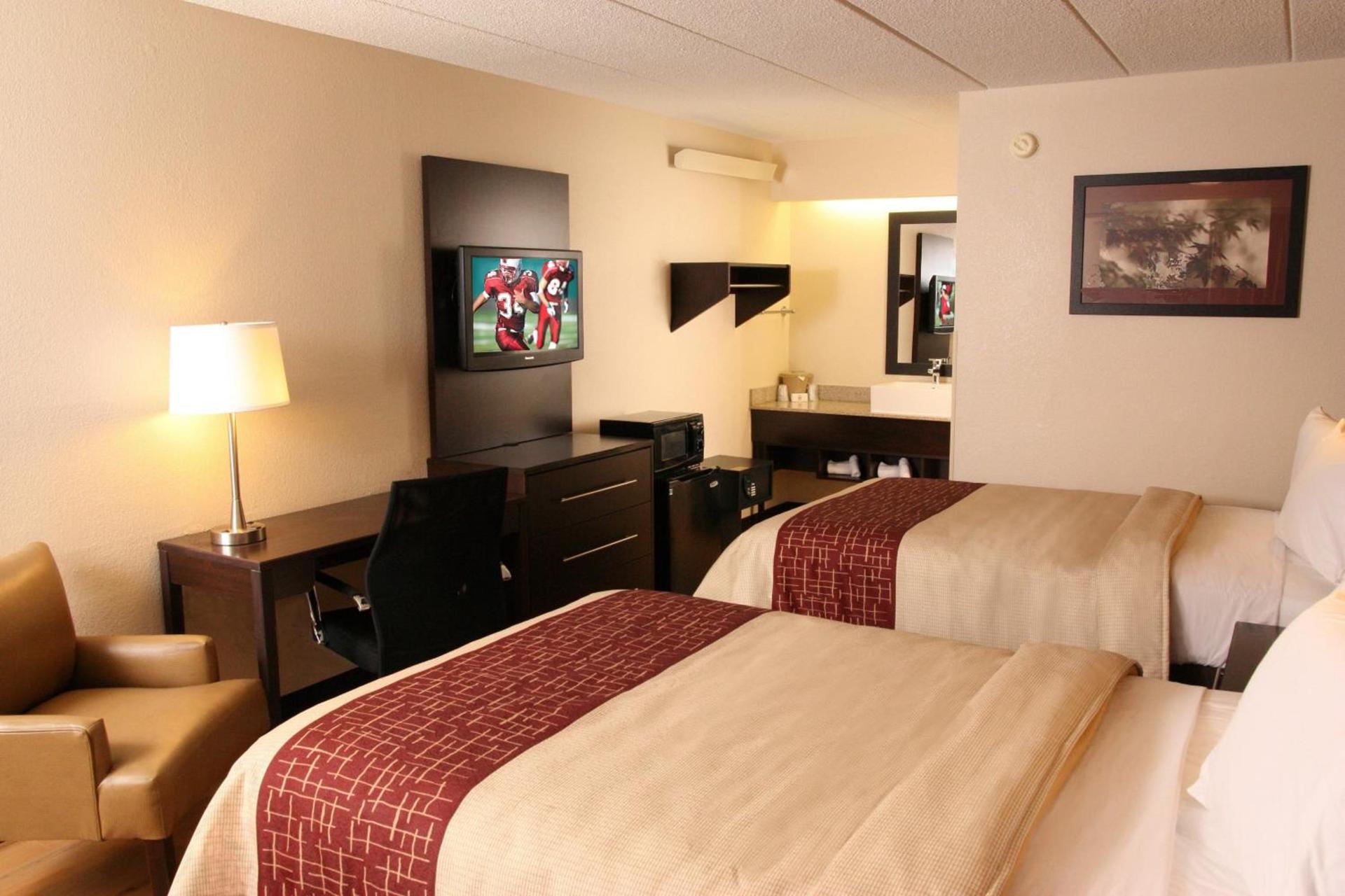 Red Roof Inn PLUS+ Philadelphia Airport photo 15