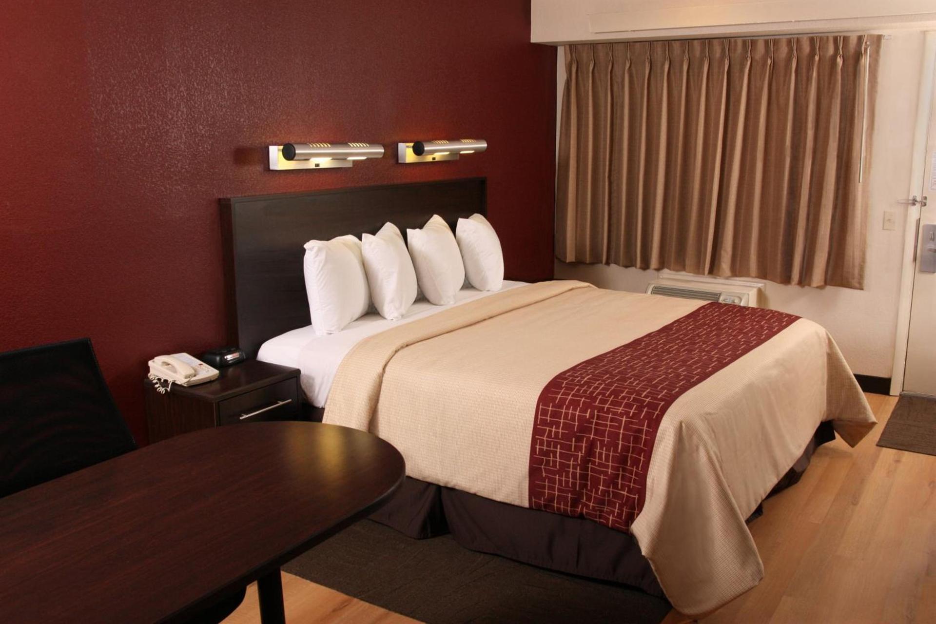 Red Roof Inn PLUS+ Philadelphia Airport photo 8