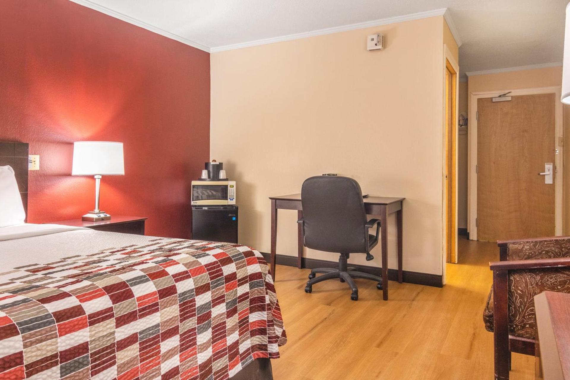 Red Roof Inn Ashtabula - Austinburg photo 25