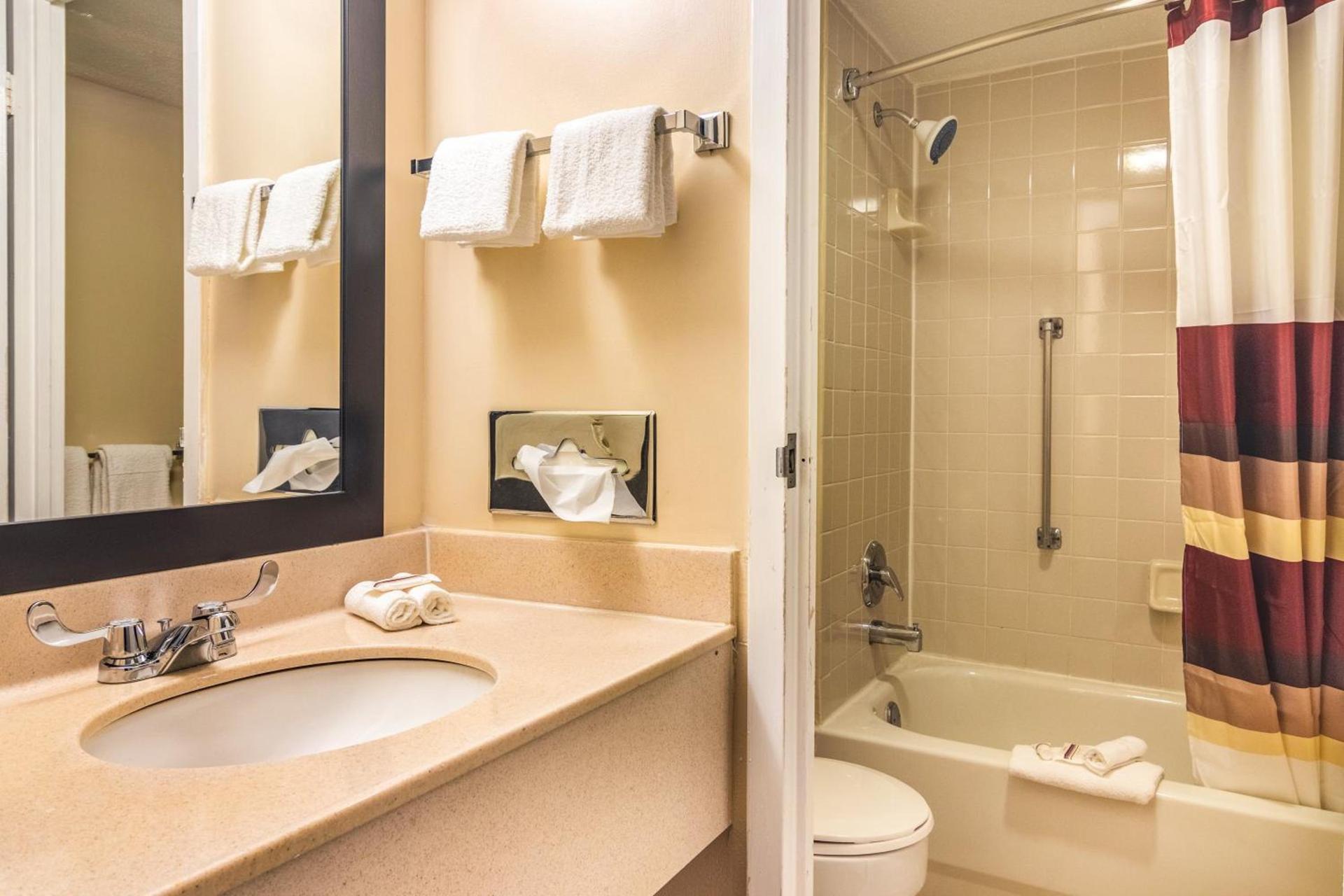Red Roof Inn Ashtabula - Austinburg photo 26