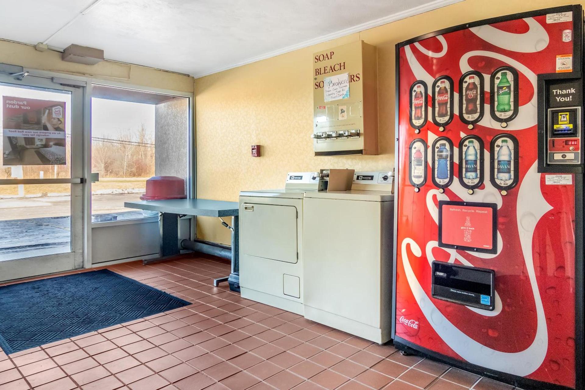 Red Roof Inn Ashtabula - Austinburg photo 12