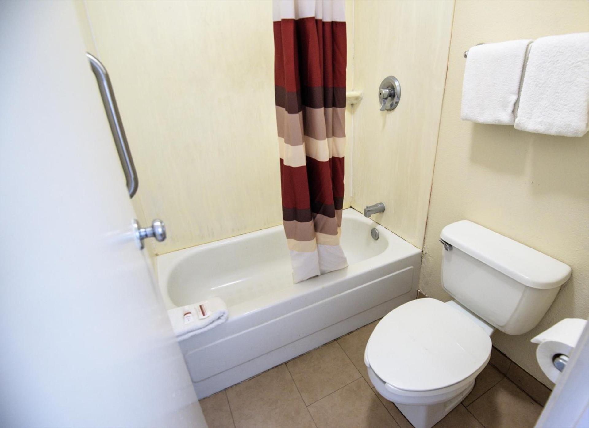 Red Roof Inn Lafayette, LA photo 34