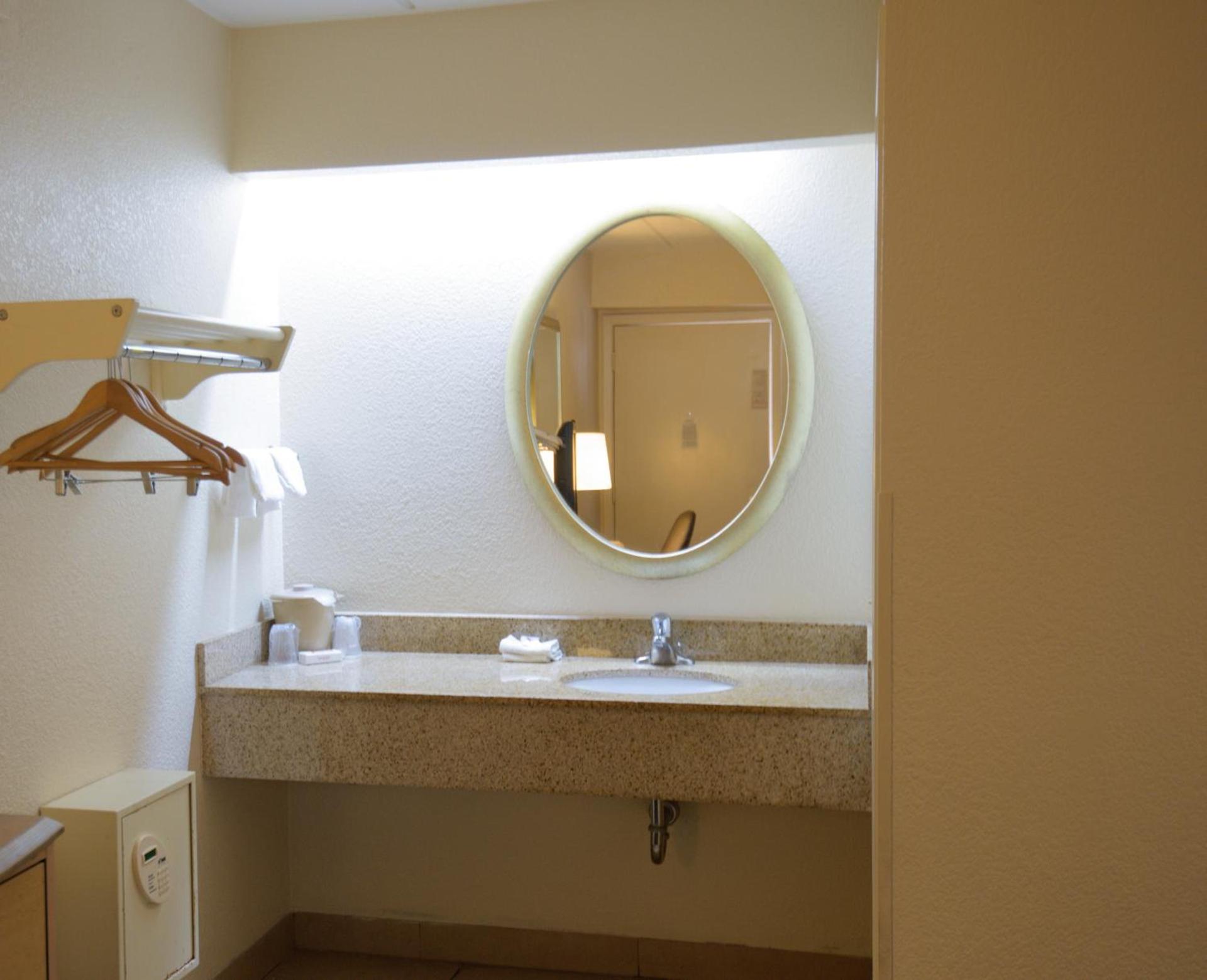 Red Roof Inn Lafayette, LA photo 31