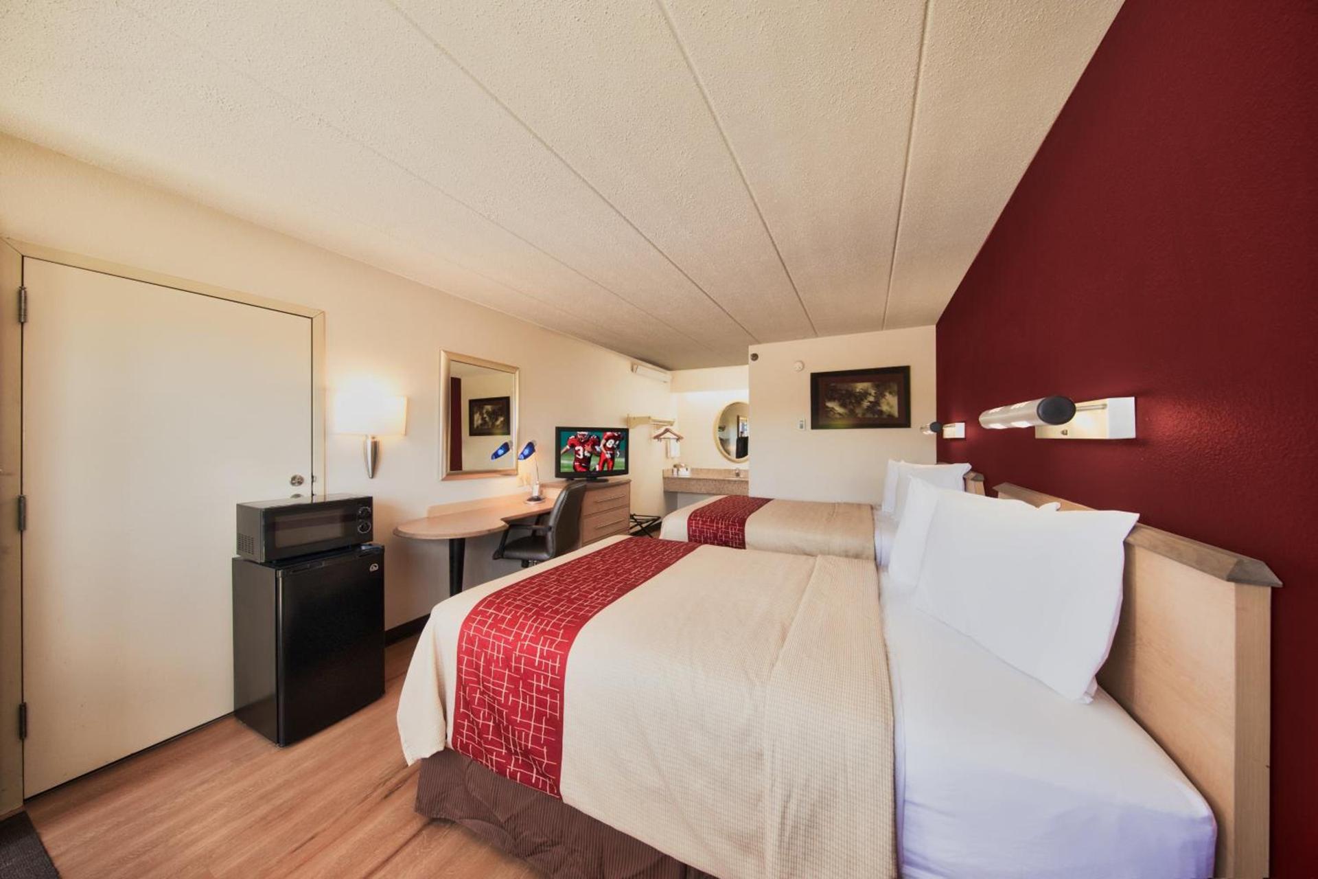 Red Roof Inn Cincinnati Northeast - Blue Ash photo 13
