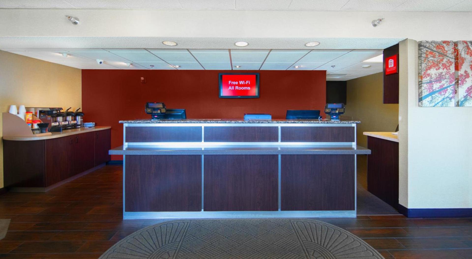 Red Roof Inn Cincinnati Northeast - Blue Ash photo 7
