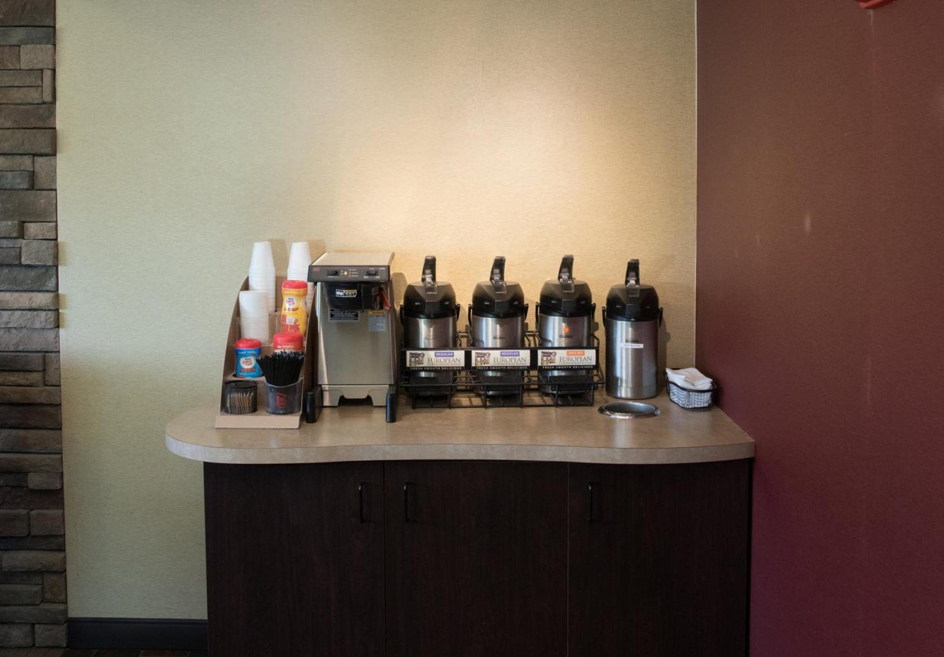 Red Roof Inn Cincinnati Northeast - Blue Ash photo 5