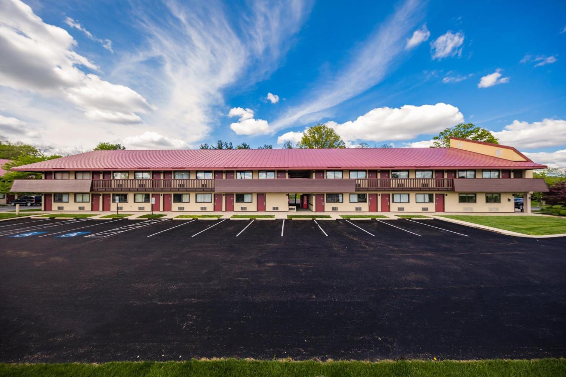 Red Roof Inn Cincinnati Northeast - Blue Ash photo 3