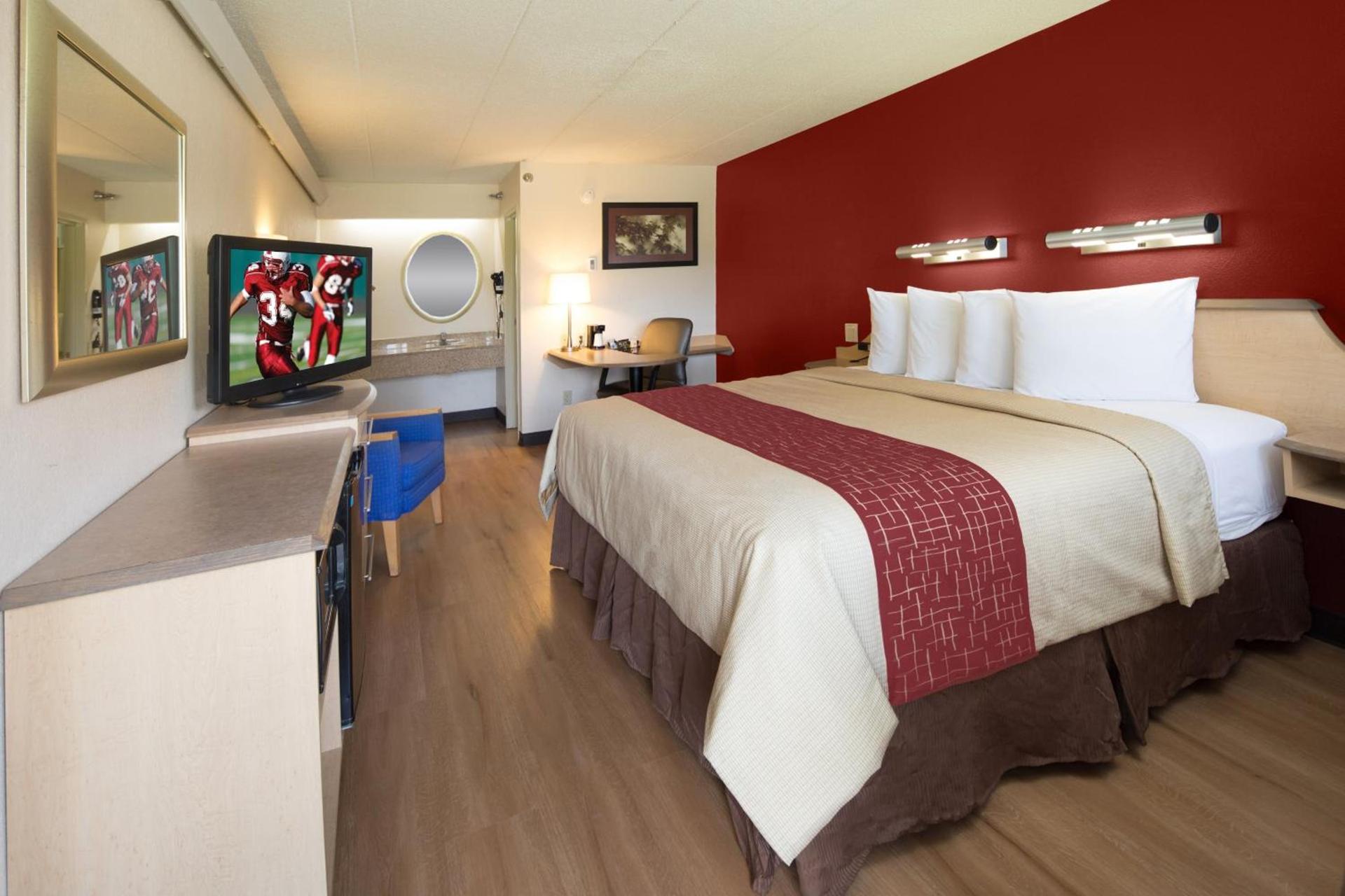 Red Roof Inn Cincinnati Northeast - Blue Ash photo 8