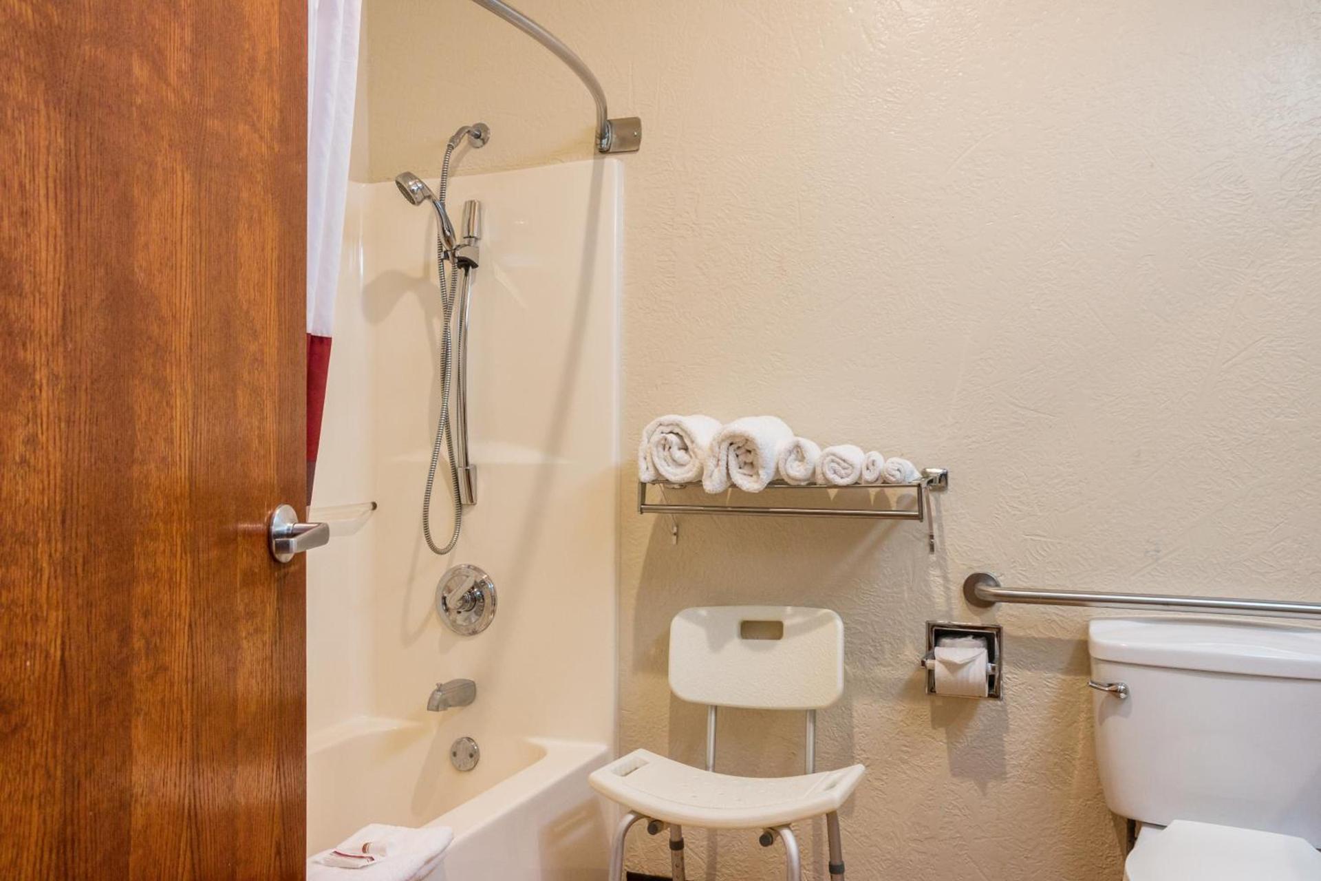 Red Roof Inn Dumas photo 34