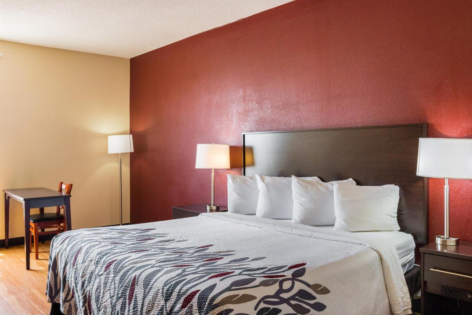Red Roof Inn Dumas photo 30