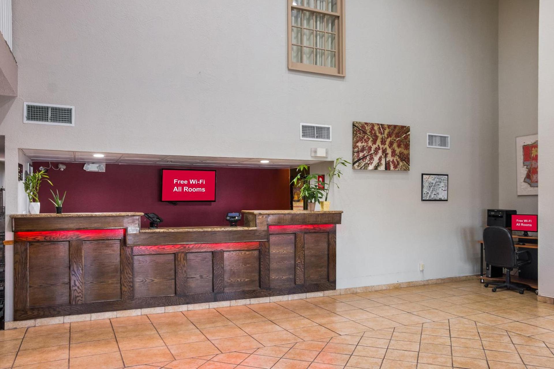 Red Roof Inn Dumas photo 10