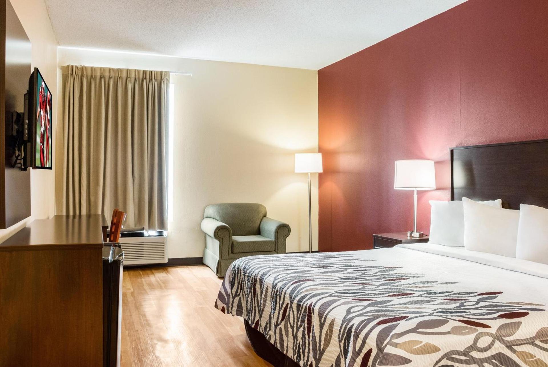 Red Roof Inn Dumas photo 19