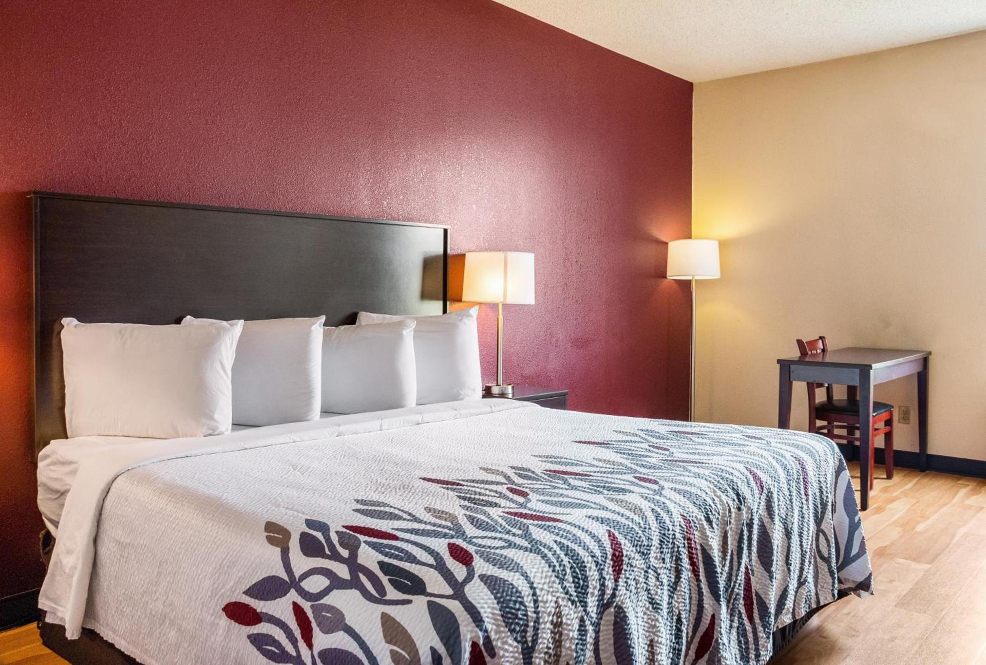 Red Roof Inn Dumas photo 16