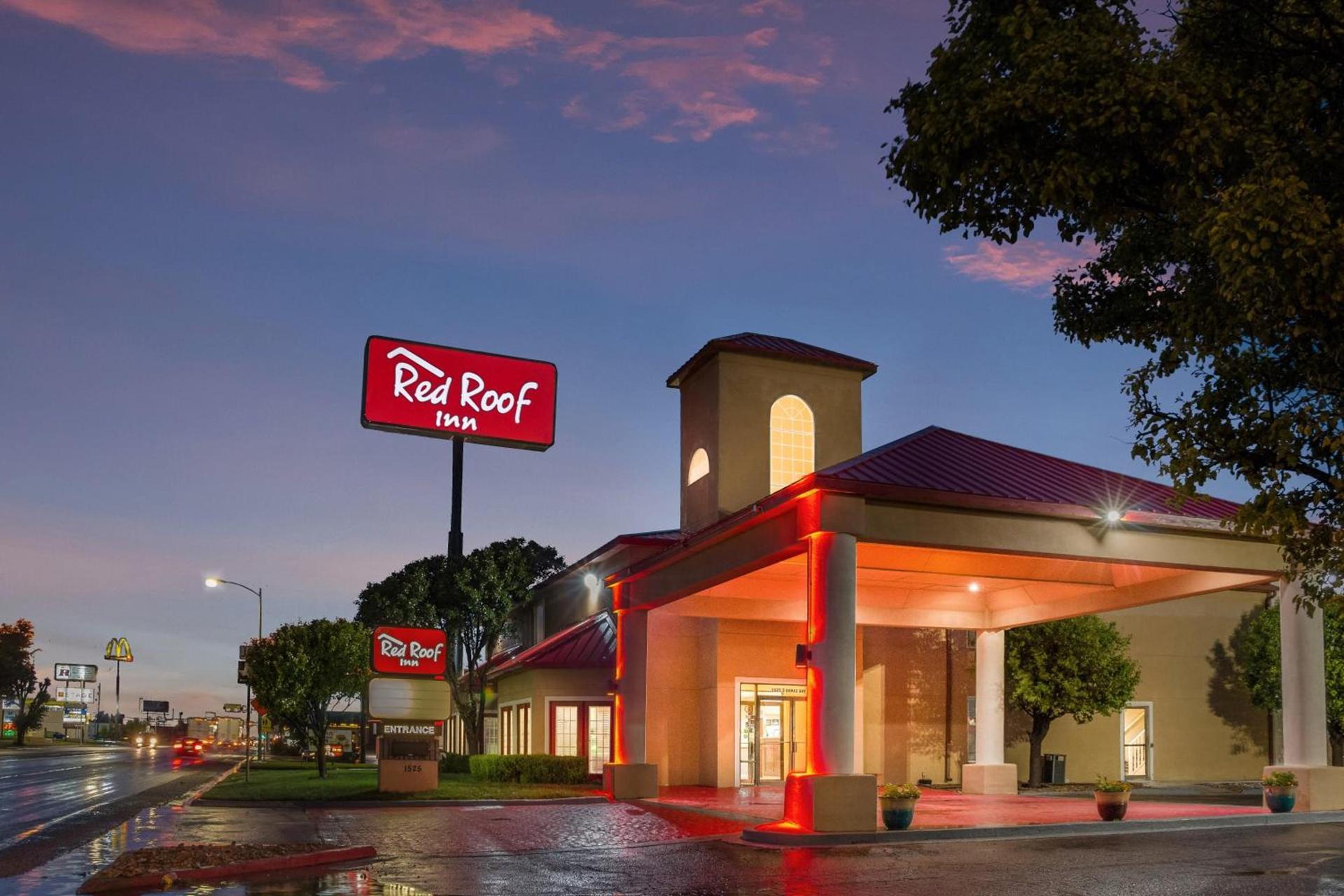 Red Roof Inn Dumas photo 6