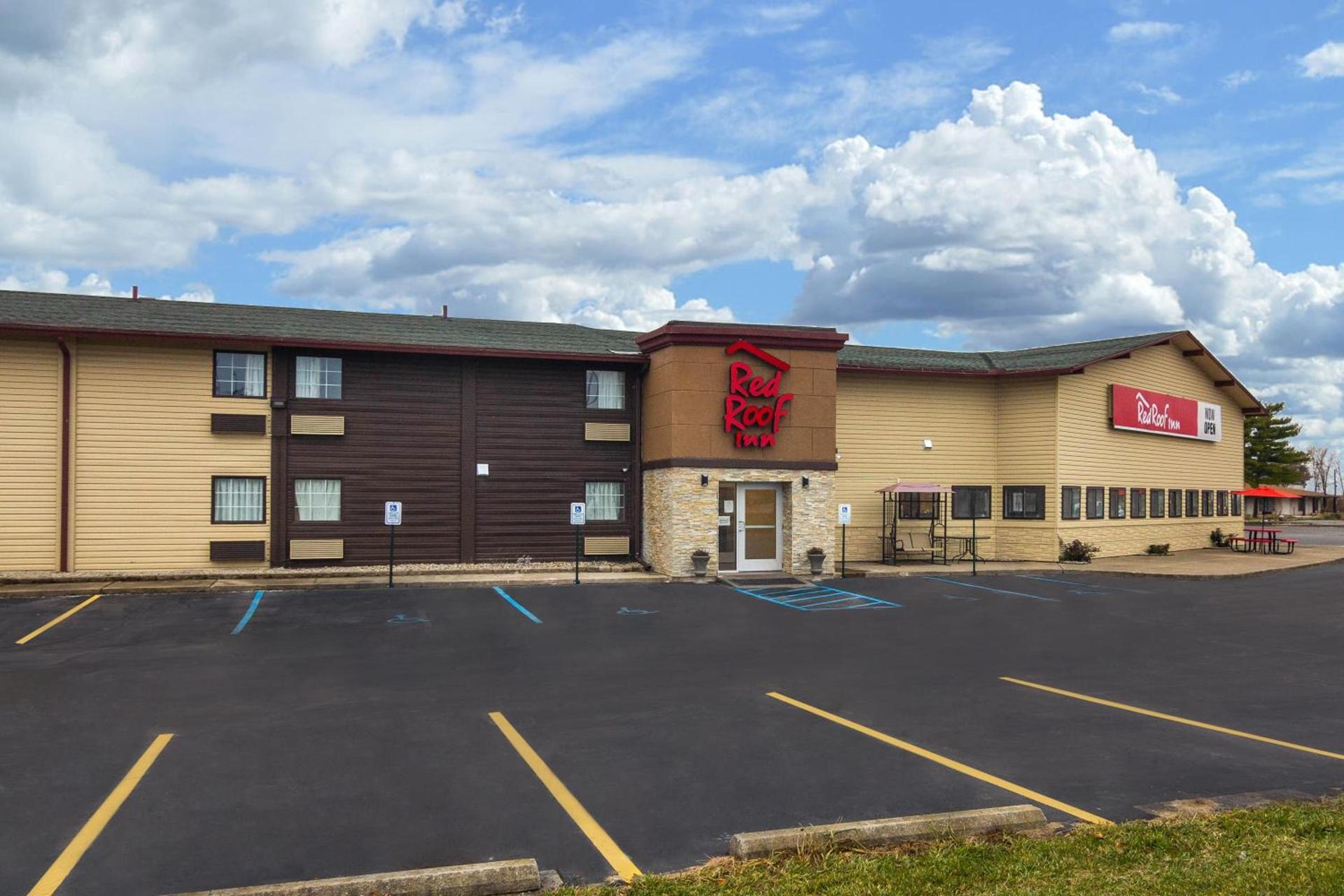Red Roof Inn Perrysburg photo 2