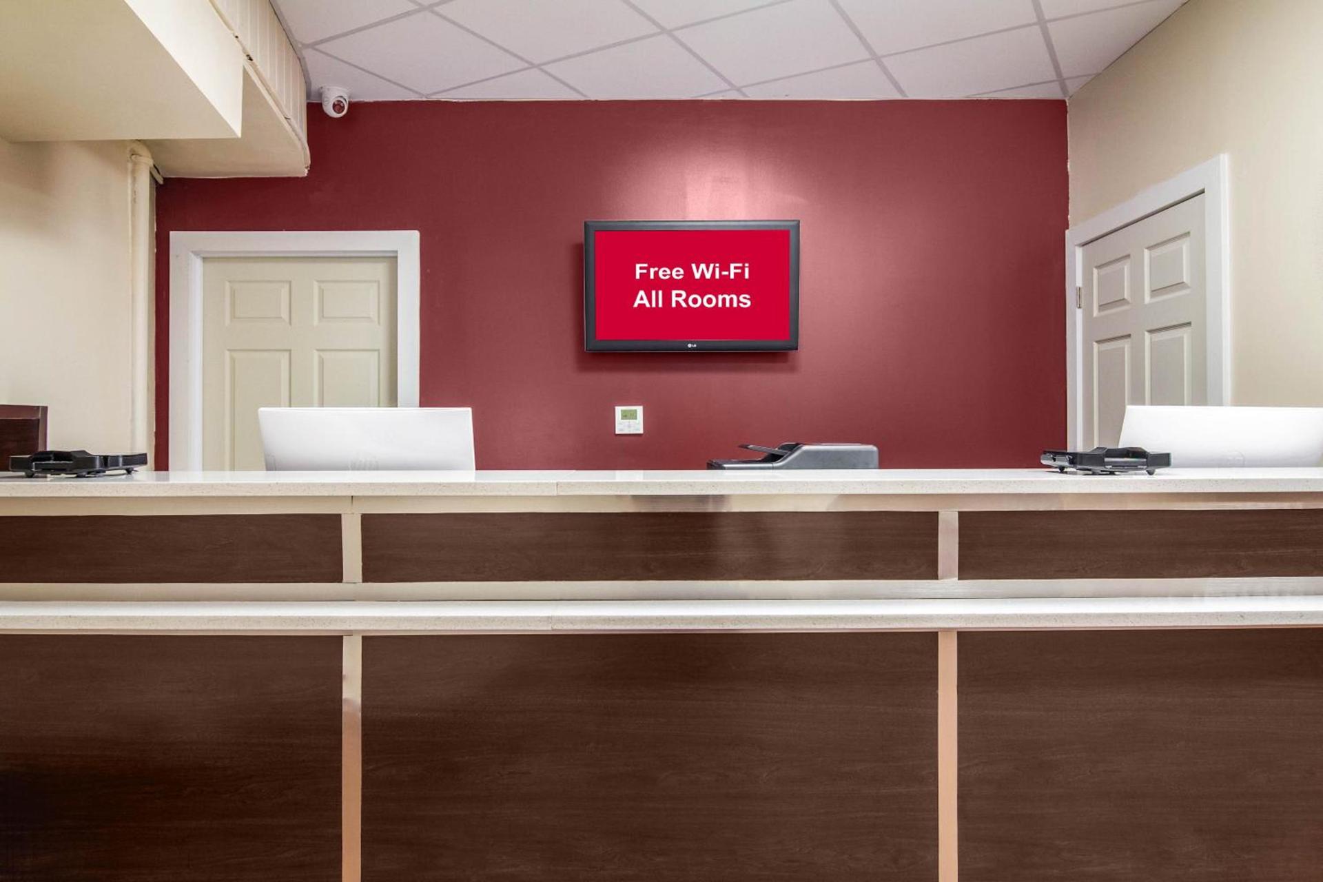 Red Roof Inn Perrysburg photo 11