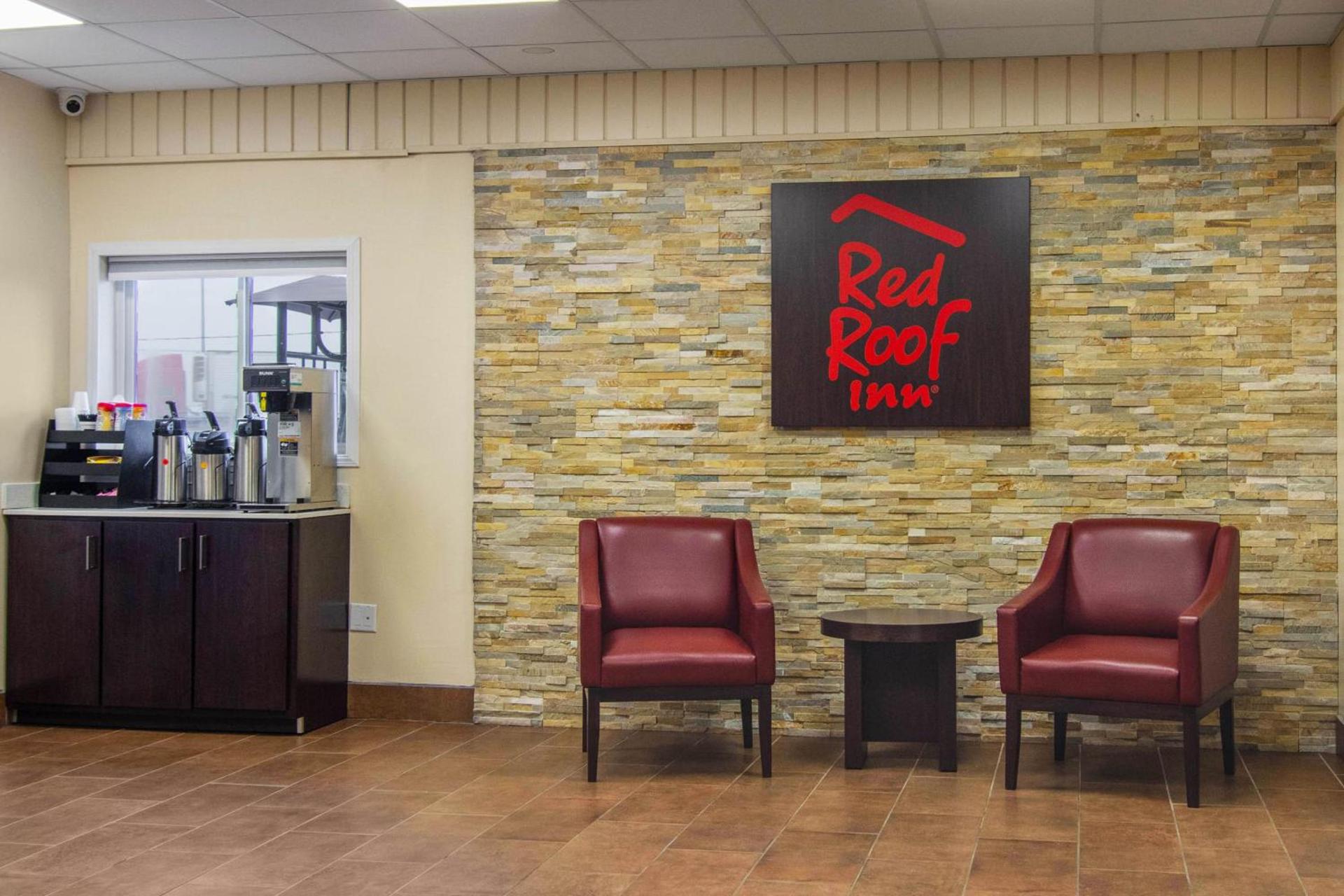 Red Roof Inn Perrysburg photo 14