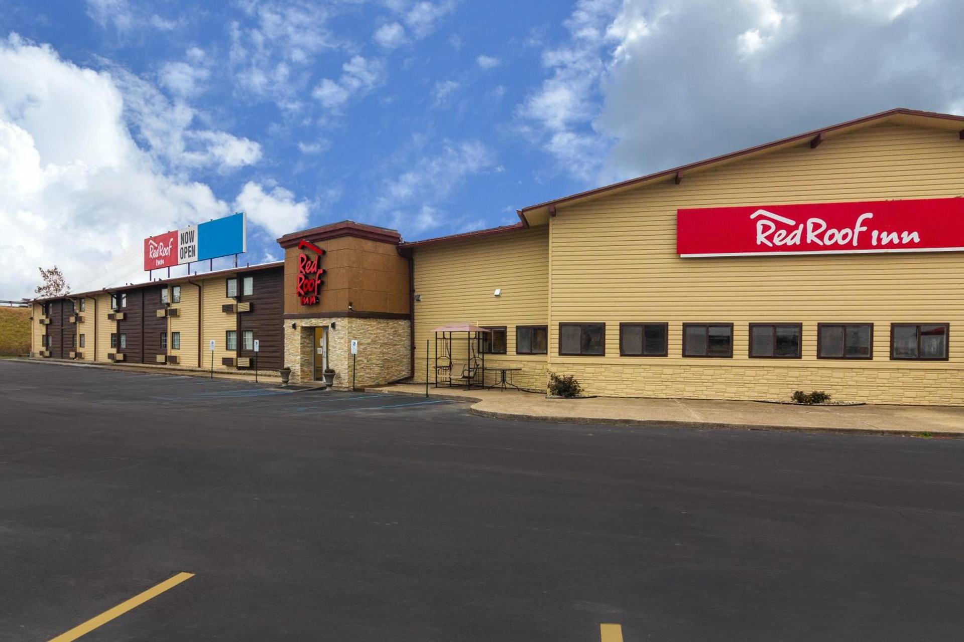 Red Roof Inn Perrysburg photo 3