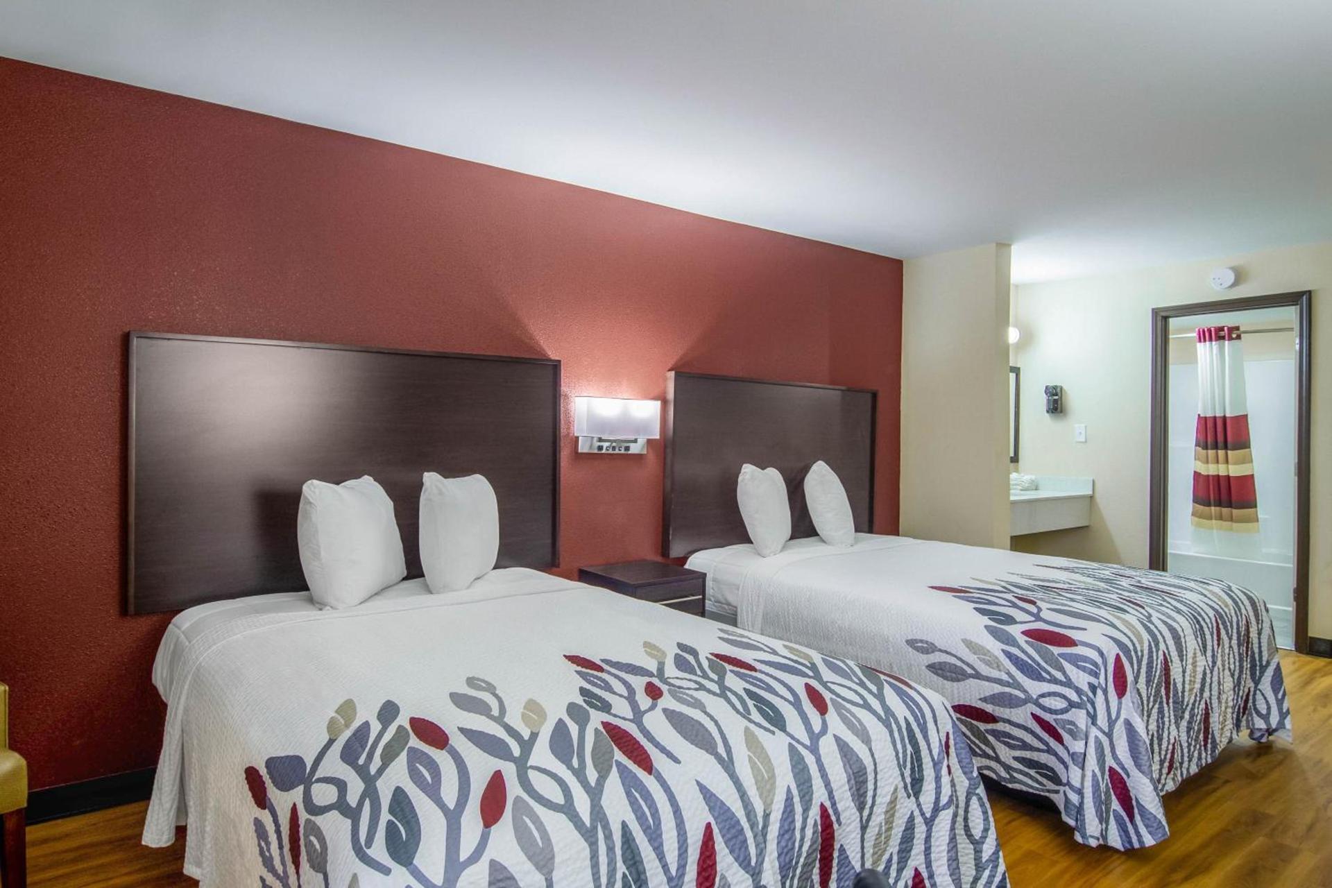 Red Roof Inn Perrysburg photo 21