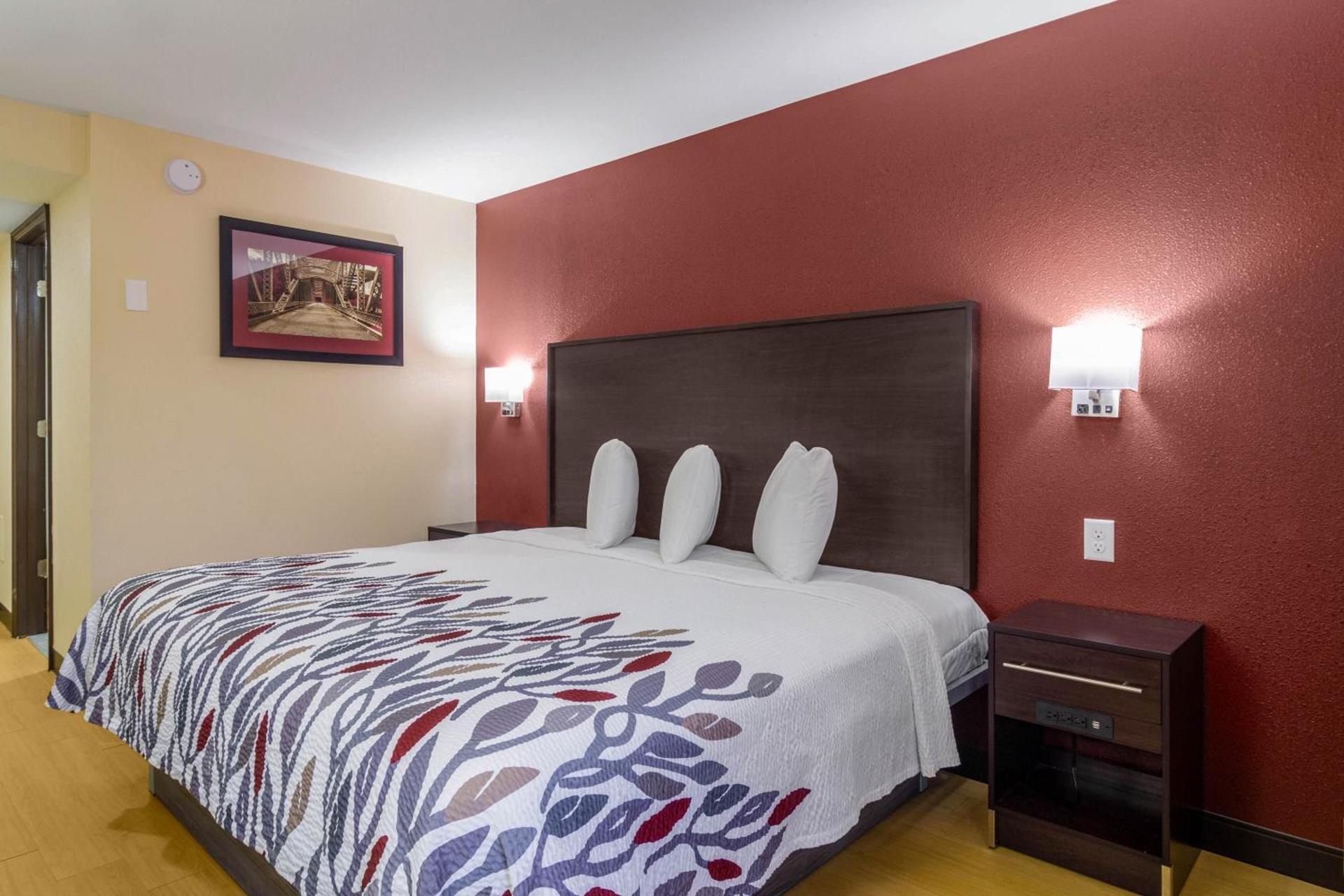 Red Roof Inn Perrysburg photo 25