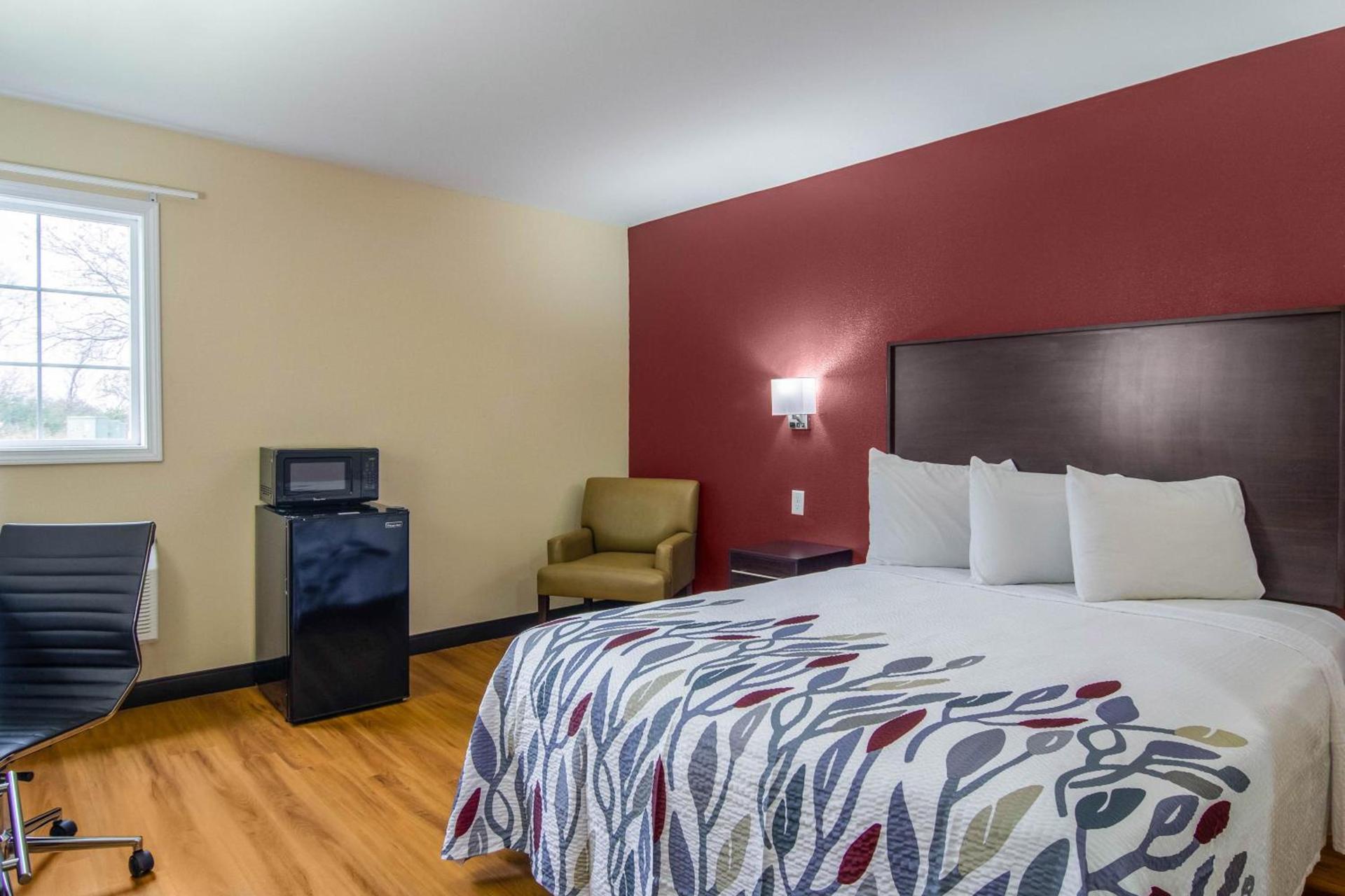 Red Roof Inn Perrysburg photo 30