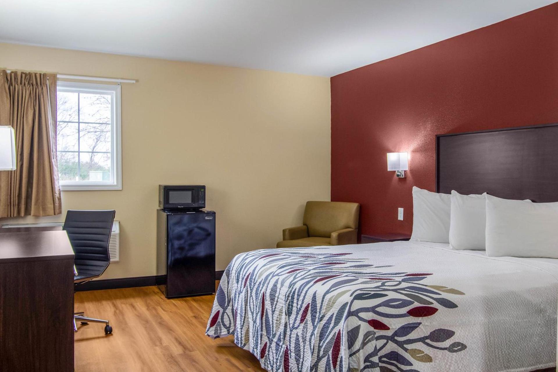 Red Roof Inn Perrysburg photo 28