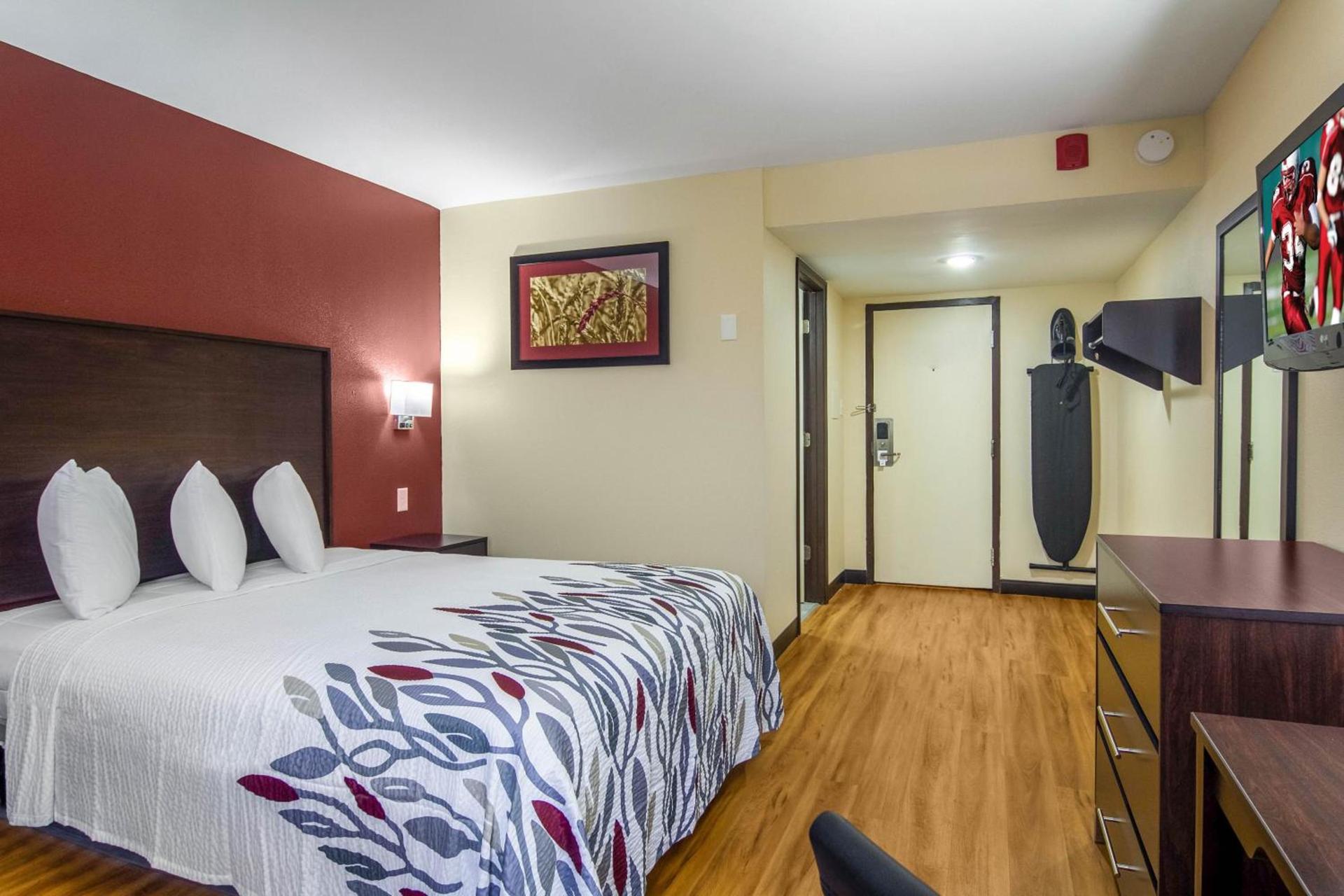 Red Roof Inn Perrysburg photo 31