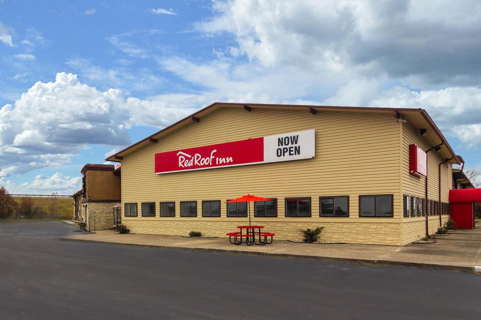 Red Roof Inn Perrysburg photo 4