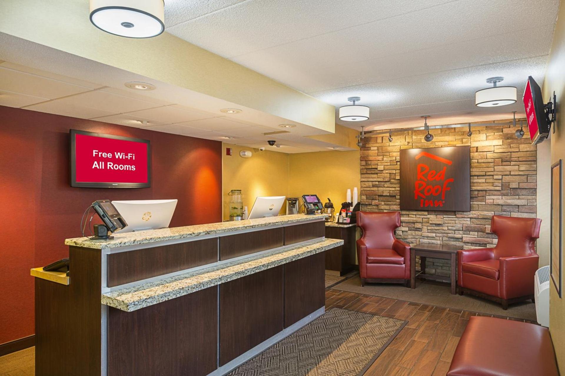 Red Roof Inn Lansing West - MSU photo 8