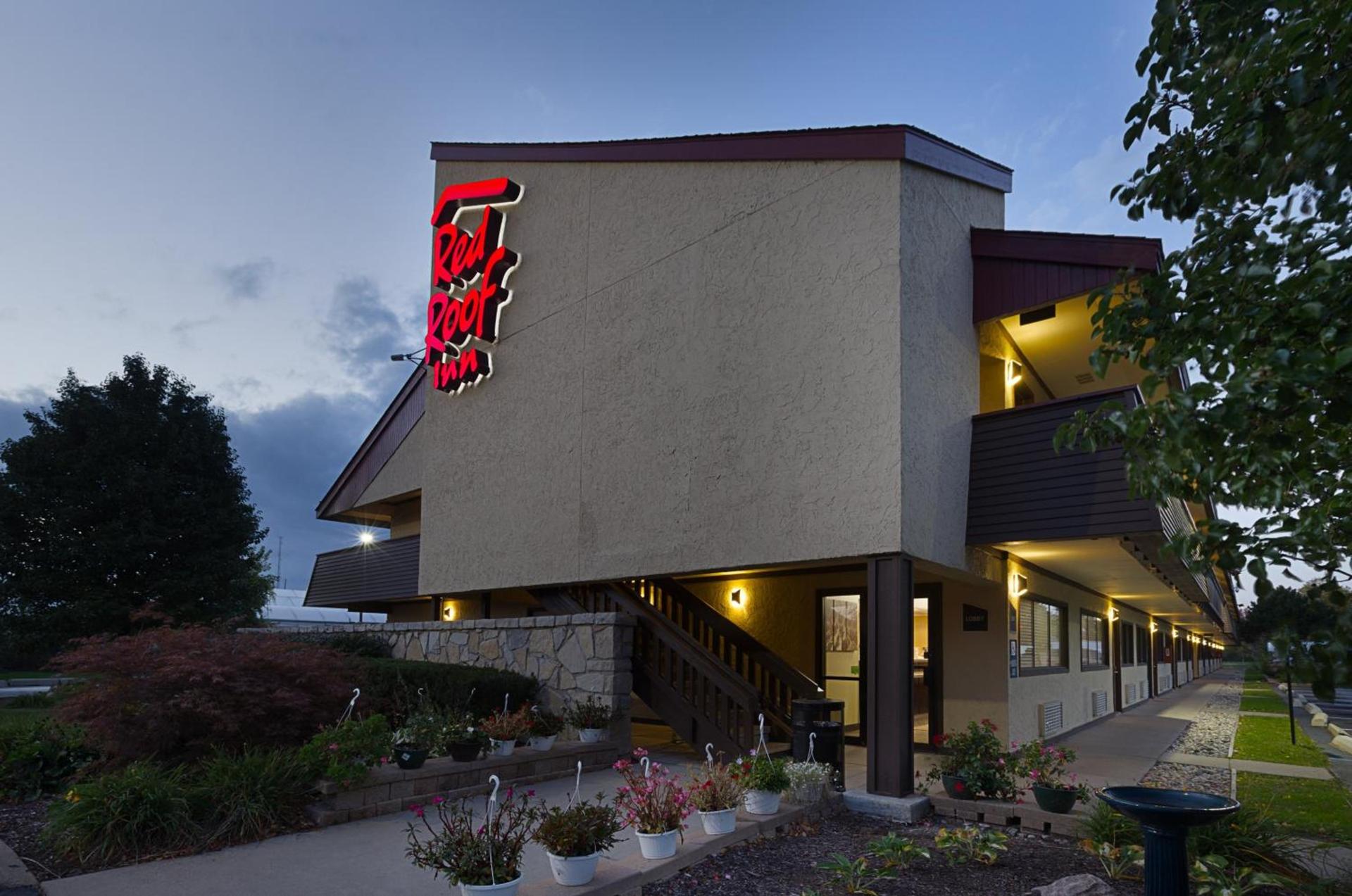 Red Roof Inn Lansing West - MSU photo 5