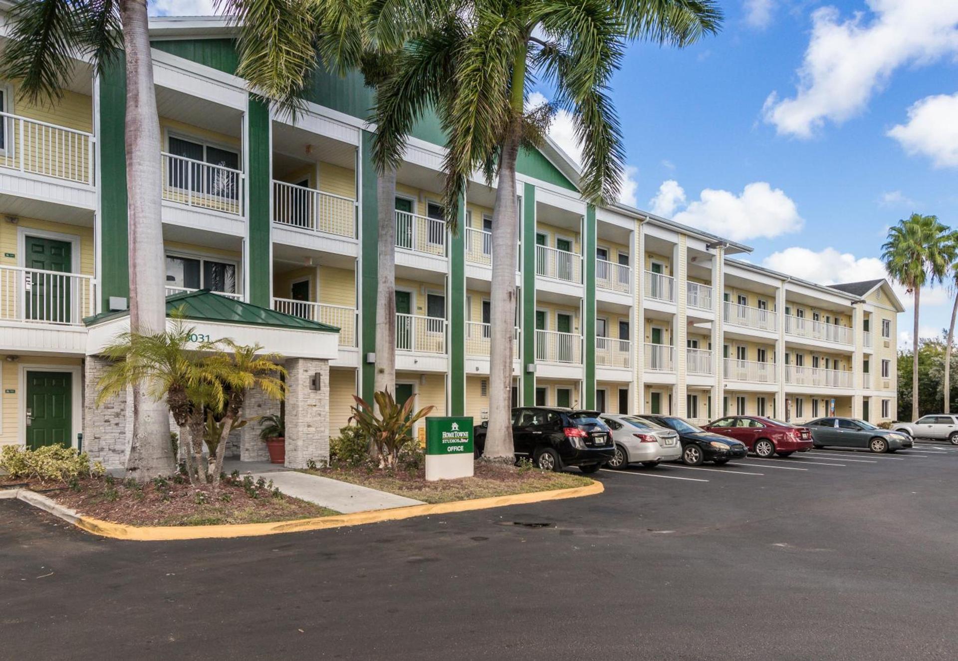 HomeTowne Studios by Red Roof Fort Lauderdale photo 2