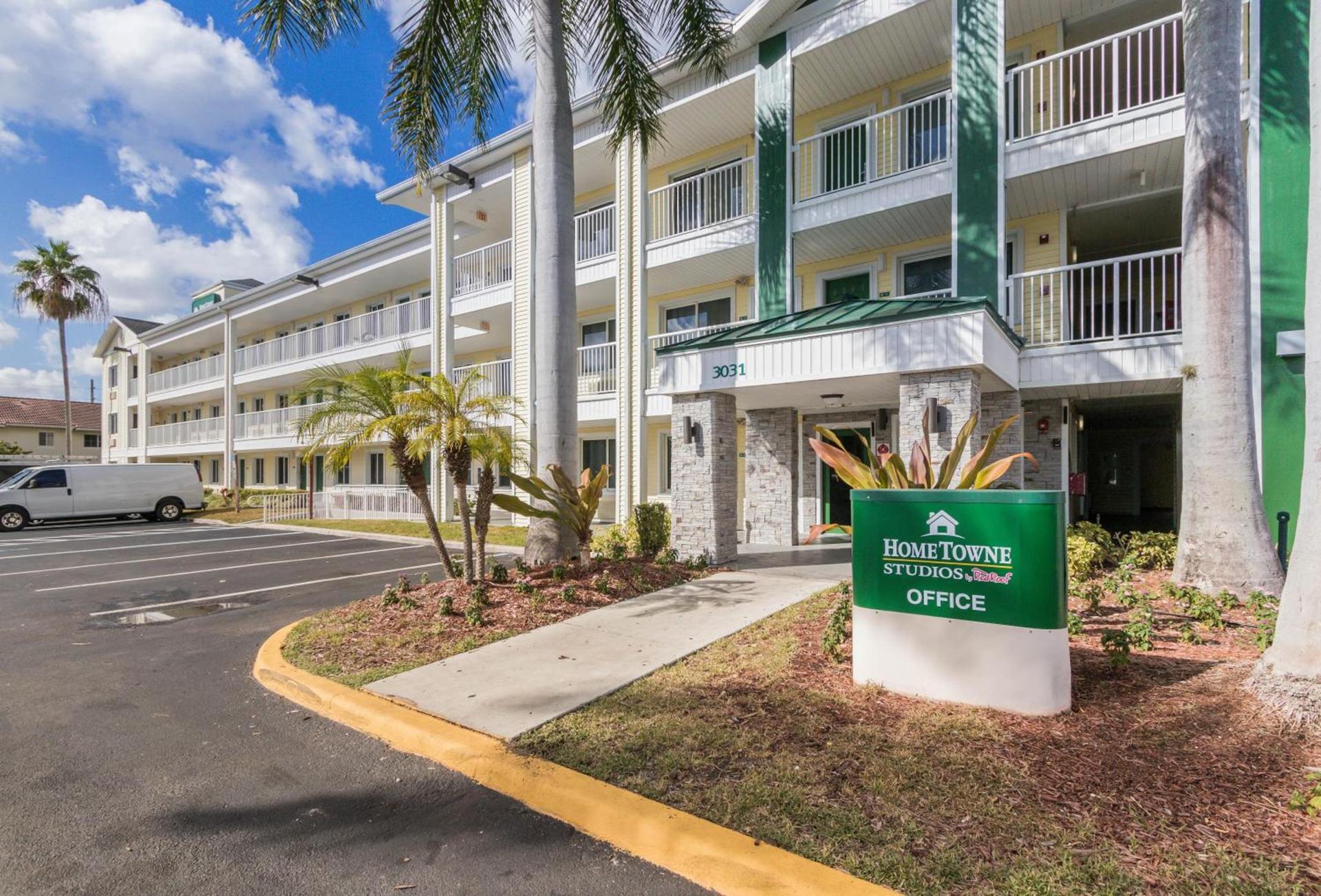 HomeTowne Studios by Red Roof Fort Lauderdale photo 1