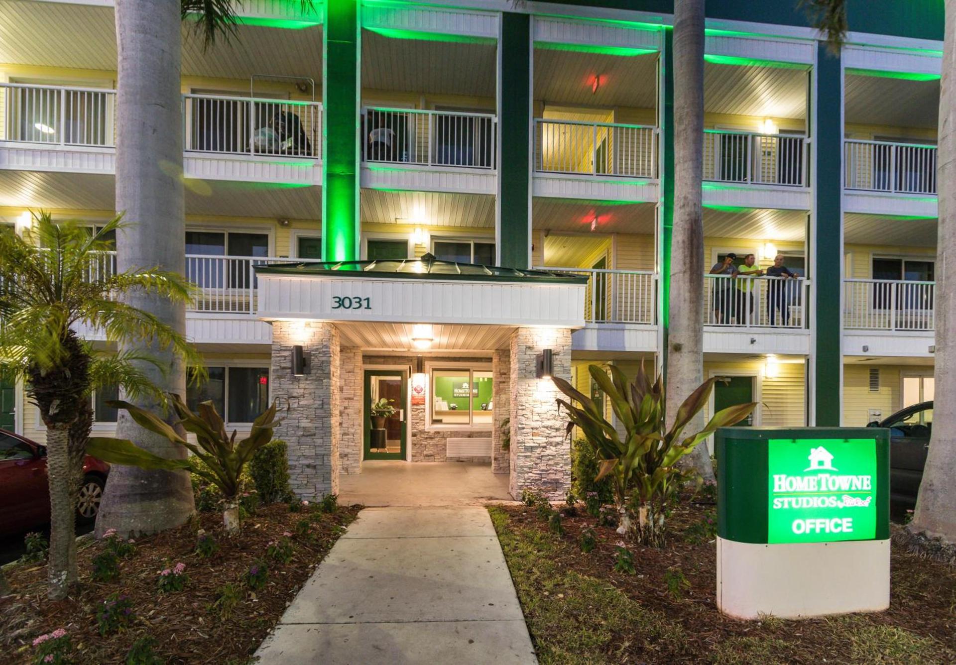 HomeTowne Studios by Red Roof Fort Lauderdale photo 7