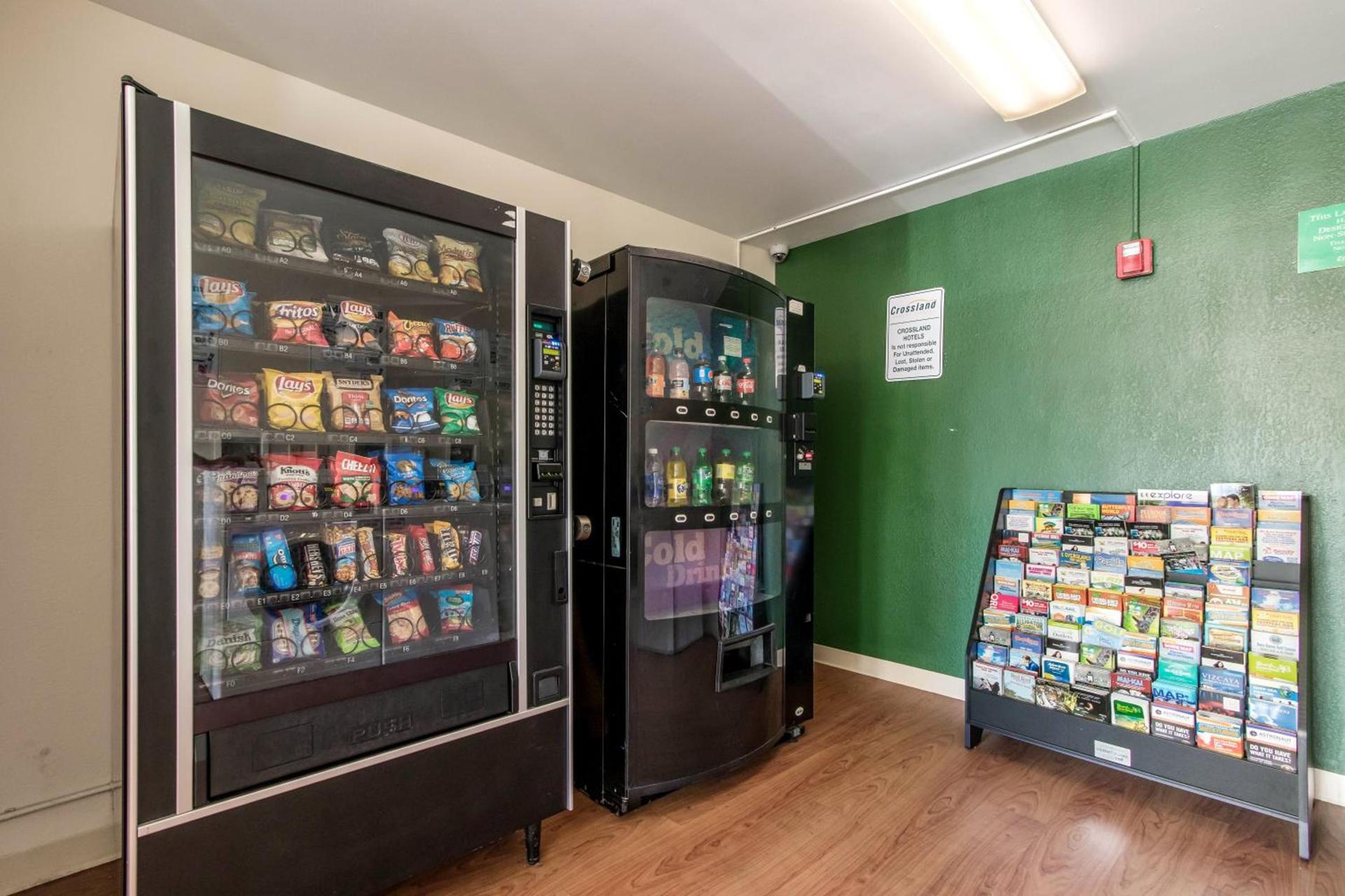 HomeTowne Studios by Red Roof Fort Lauderdale photo 13